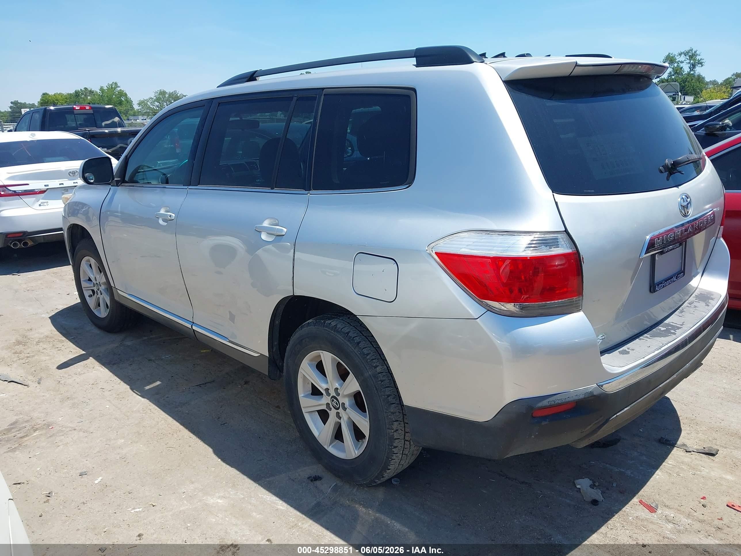 2012 Toyota Highlander   Silver vin: 5TDZA3EH8CS022883