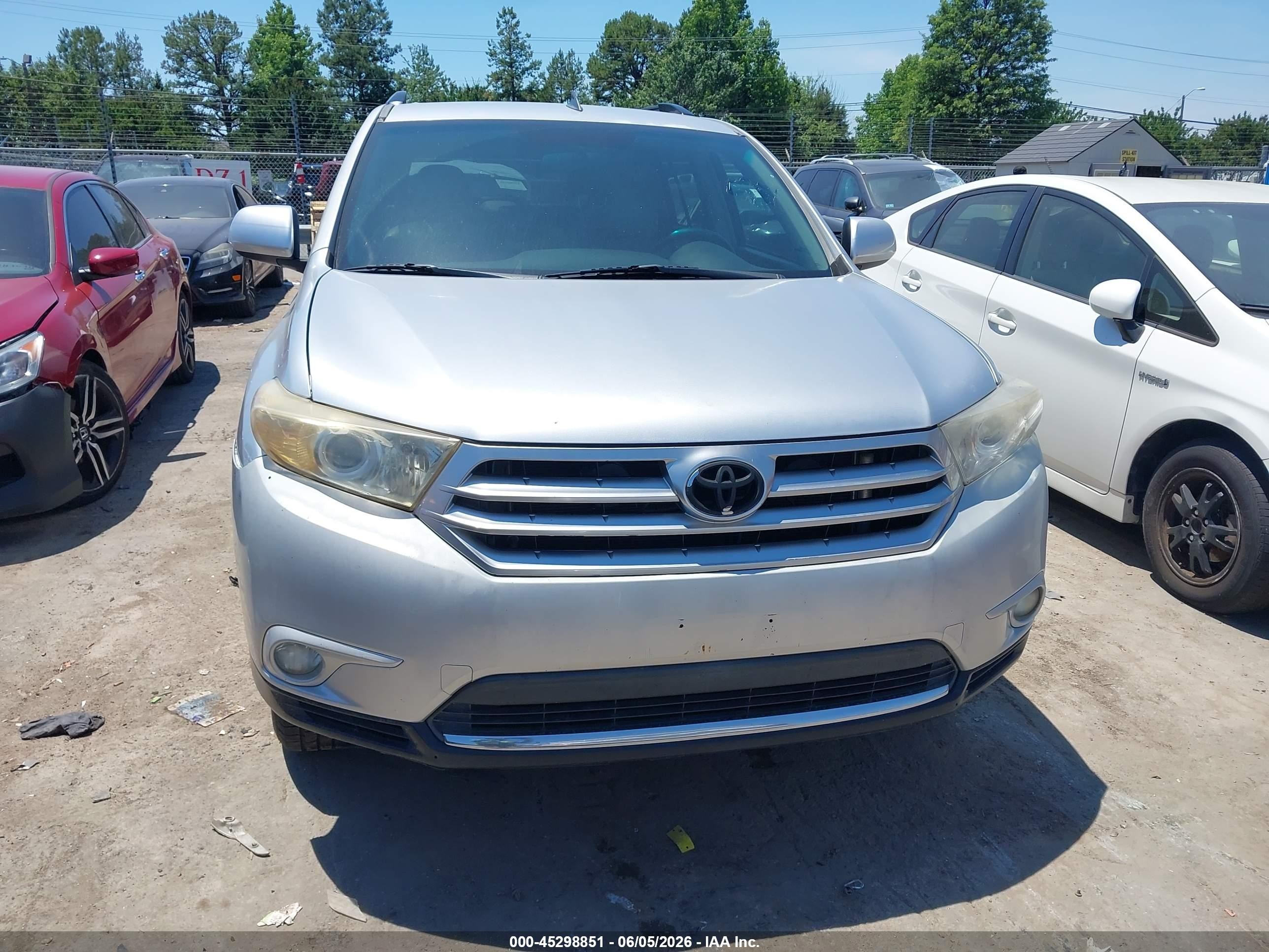 2012 Toyota Highlander   Silver vin: 5TDZA3EH8CS022883
