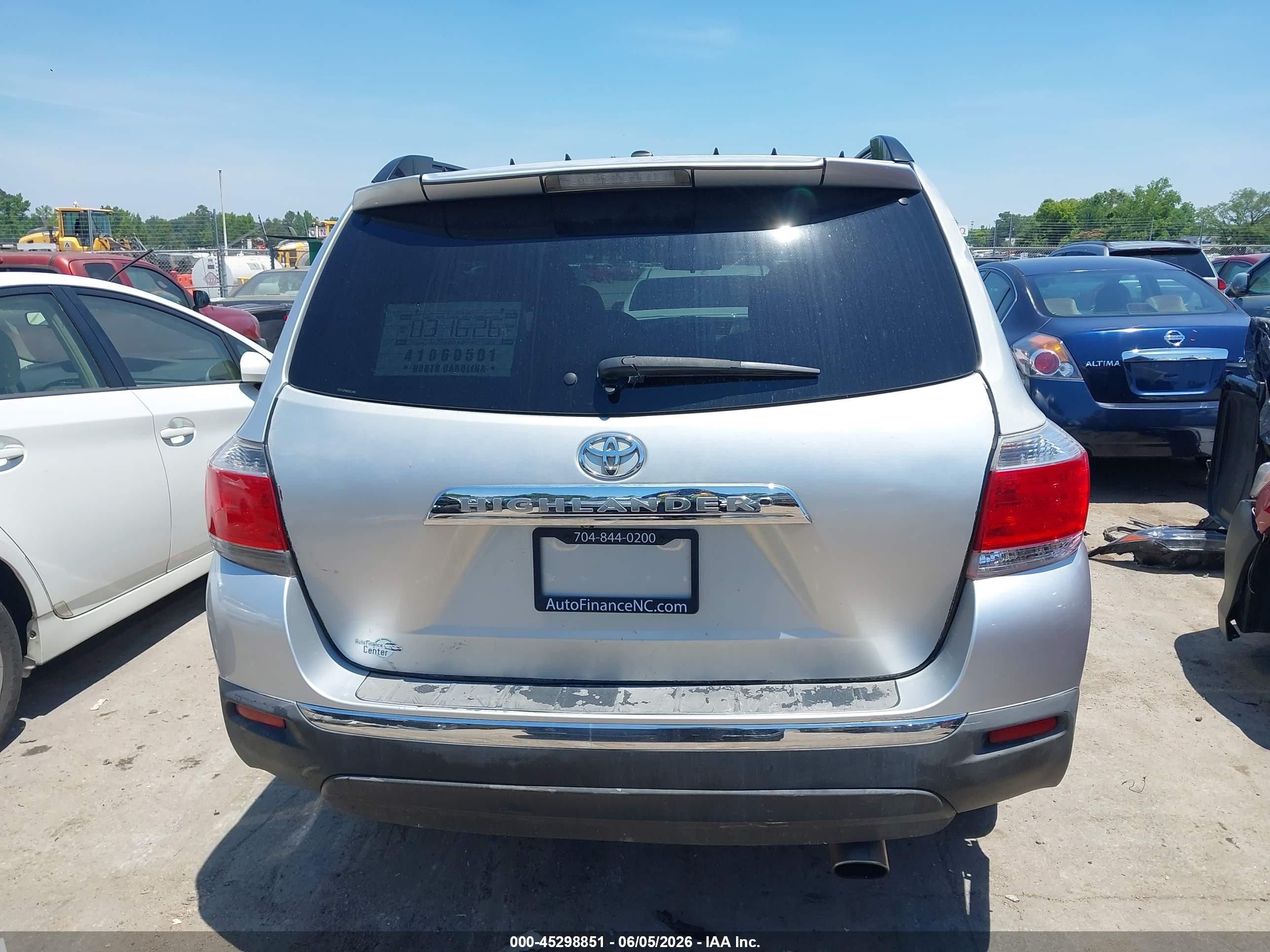 2012 Toyota Highlander   Silver vin: 5TDZA3EH8CS022883