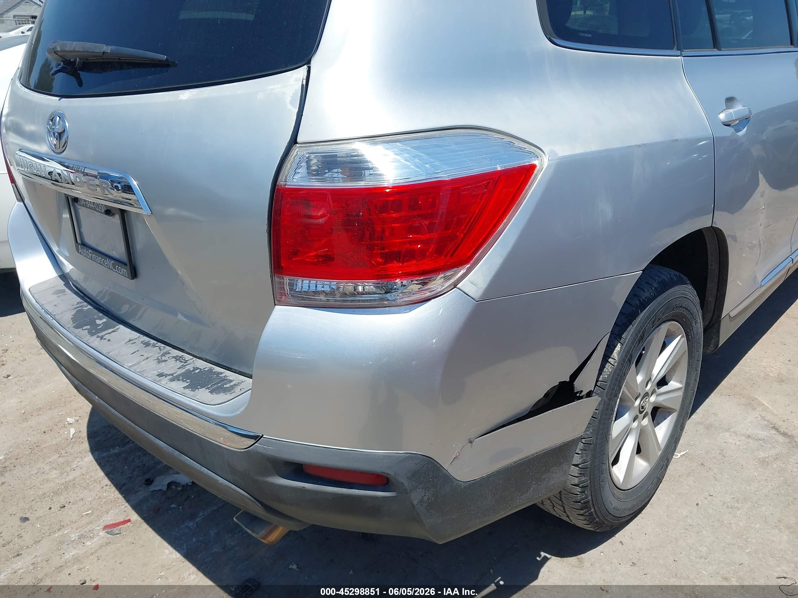 2012 Toyota Highlander   Silver vin: 5TDZA3EH8CS022883