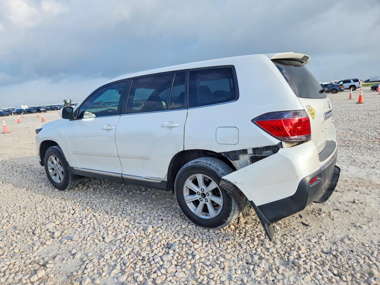2012 Toyota Highlander Base White vin: 5TDZA3EH8CS026979