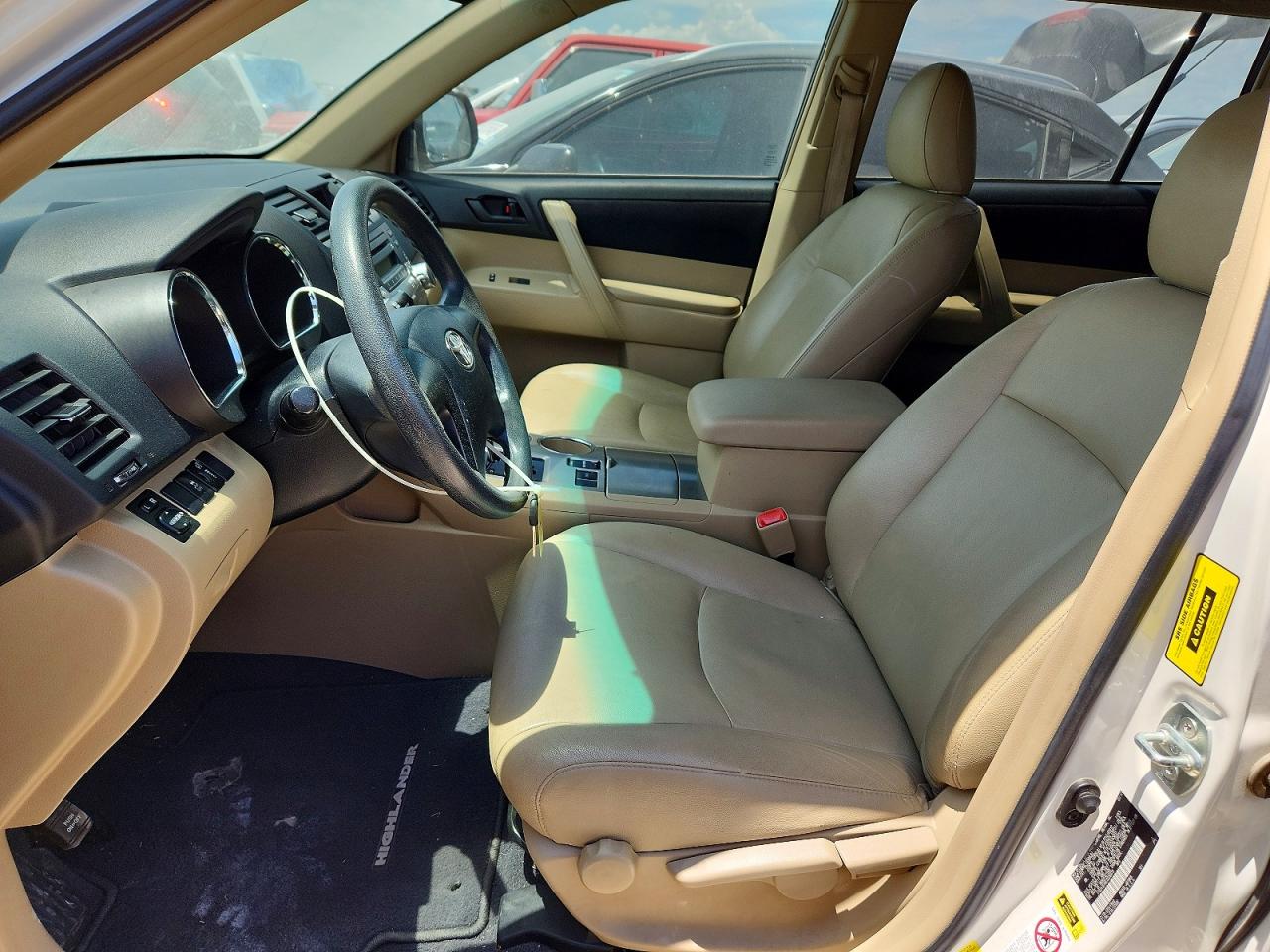 2012 Toyota Highlander Base White vin: 5TDZA3EH8CS026979