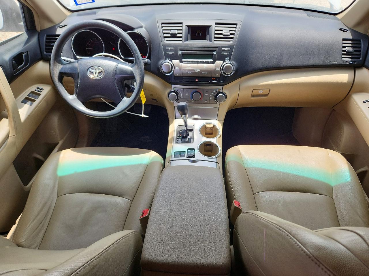 2012 Toyota Highlander Base White vin: 5TDZA3EH8CS026979