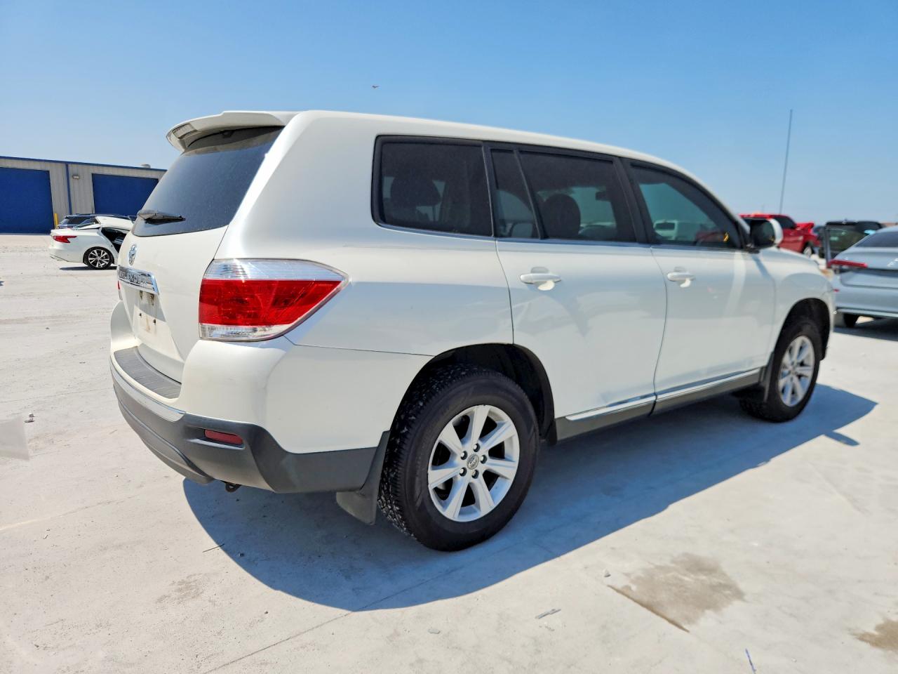 2012 Toyota Highlander Base White vin: 5TDZA3EH8CS027114