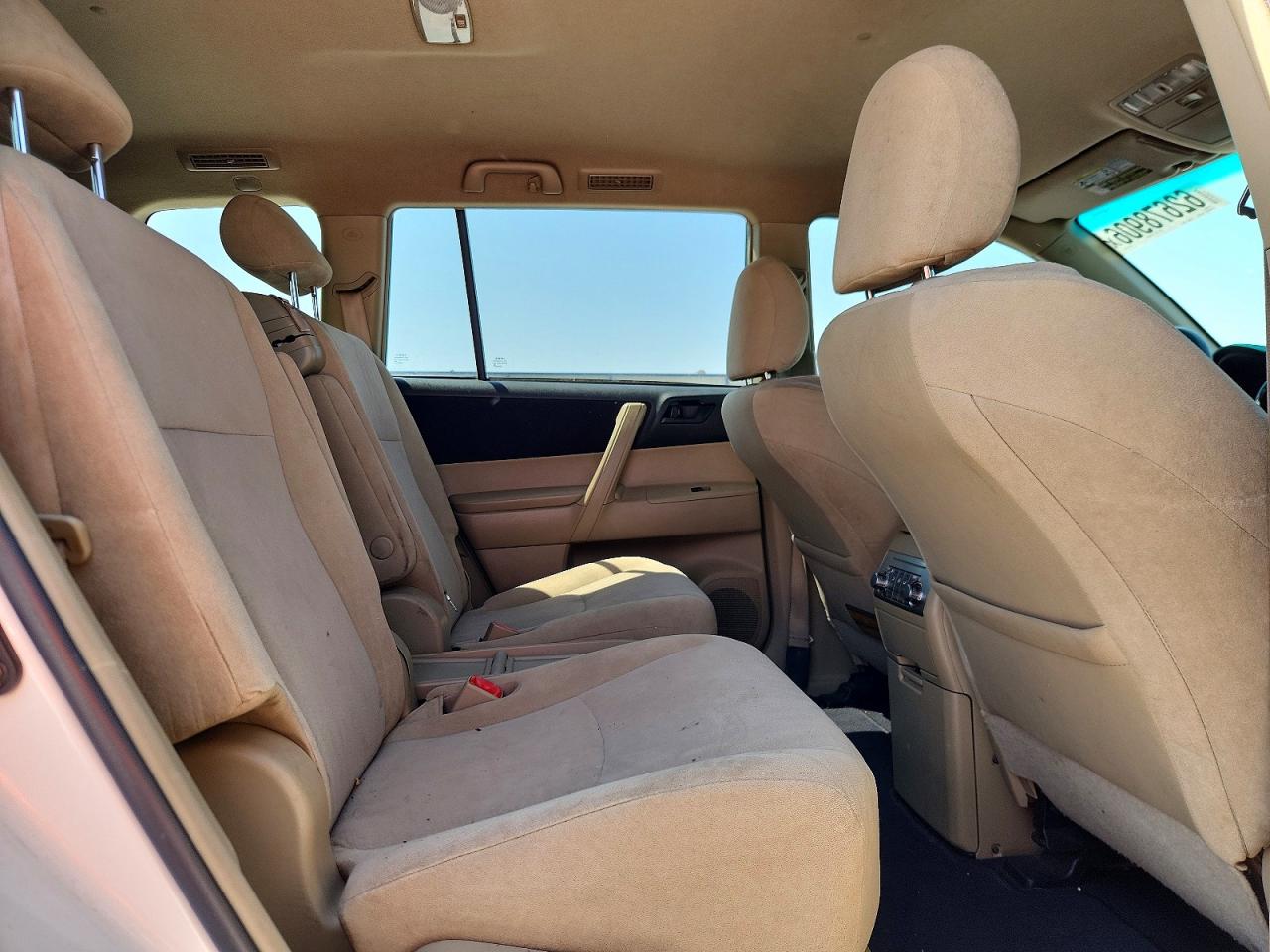 2012 Toyota Highlander Base White vin: 5TDZA3EH8CS027114