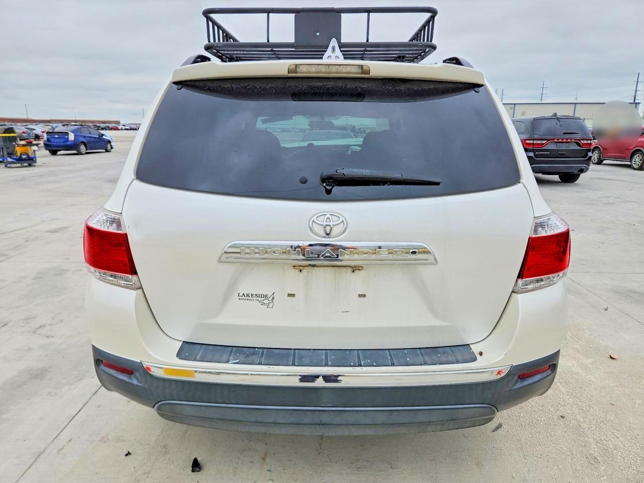 2013 Toyota Highlander Plus White vin: 5TDZA3EH8DS035196