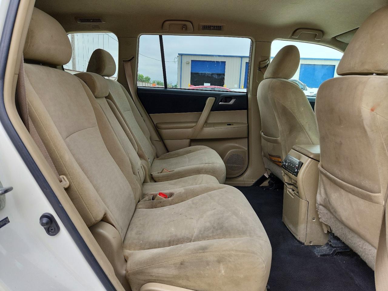 2013 Toyota Highlander Plus White vin: 5TDZA3EH8DS035196