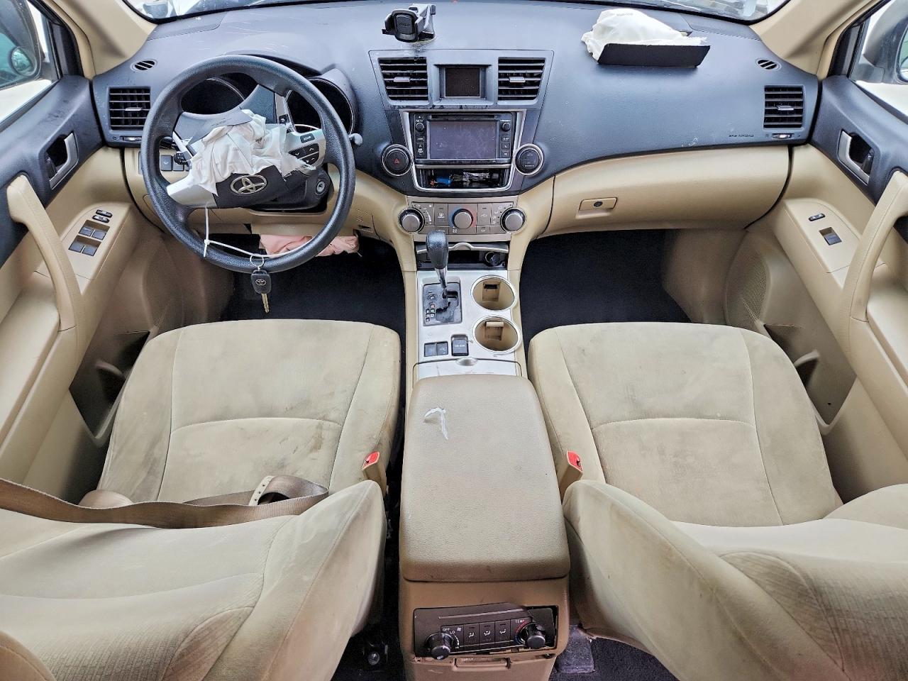2013 Toyota Highlander Plus White vin: 5TDZA3EH8DS035196