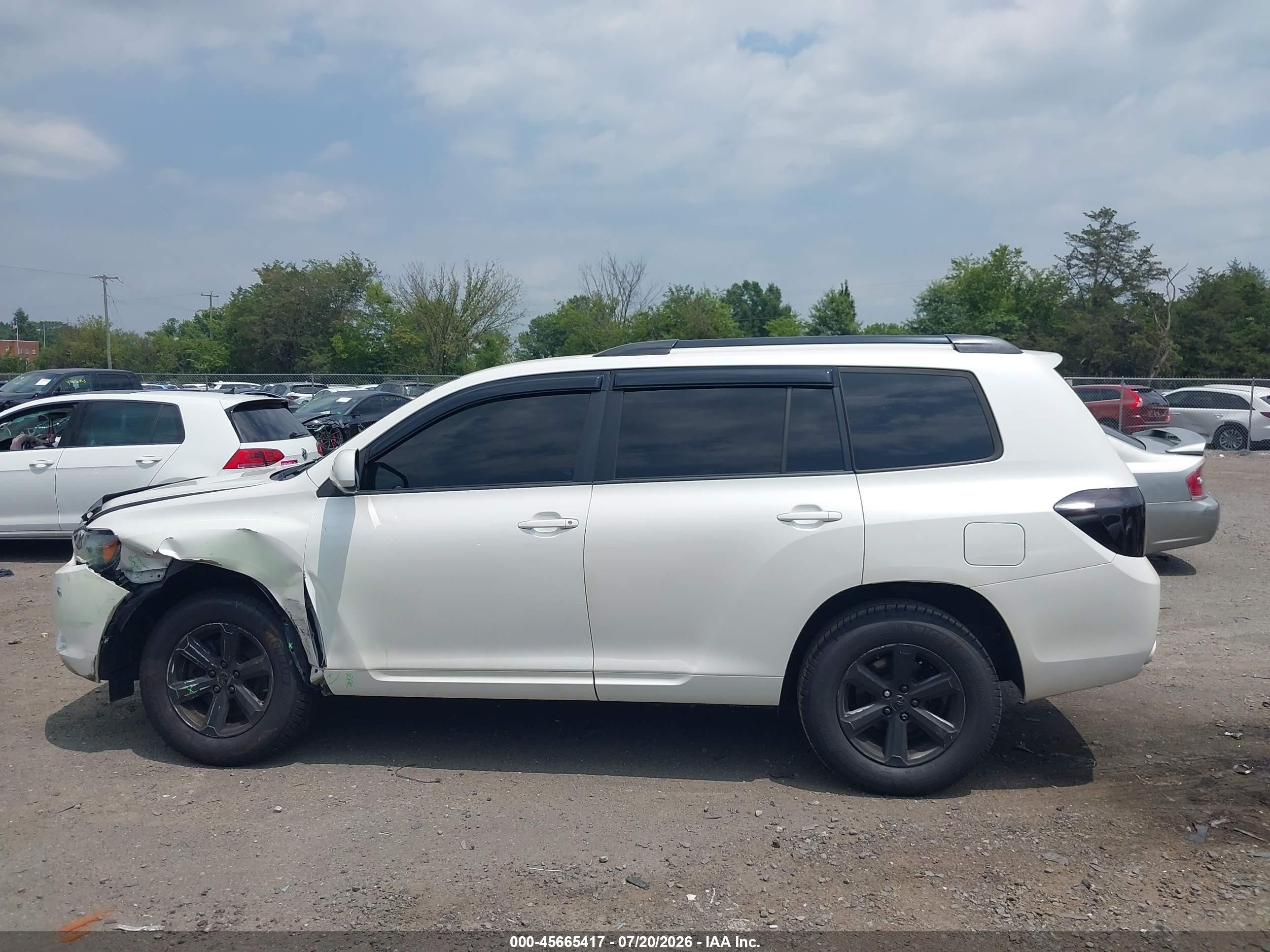 2010 Toyota Highlander   White vin: 5TDZA3EH9AS004650