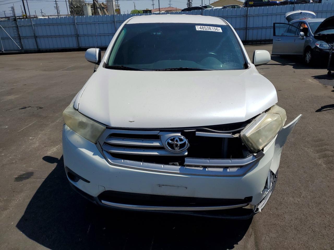 2011 Toyota Highlander Base White vin: 5TDZA3EH9BS012913