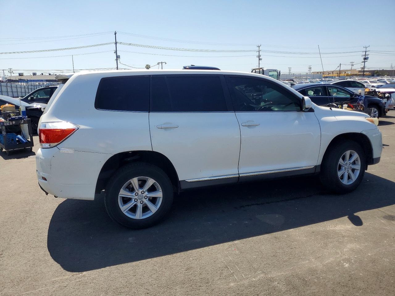 2011 Toyota Highlander Base White vin: 5TDZA3EH9BS012913