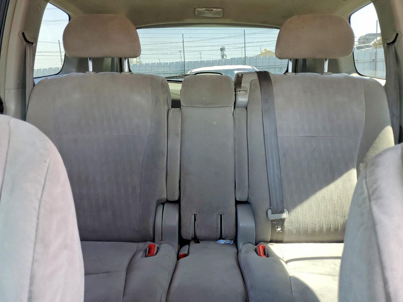 2011 Toyota Highlander Base White vin: 5TDZA3EH9BS012913