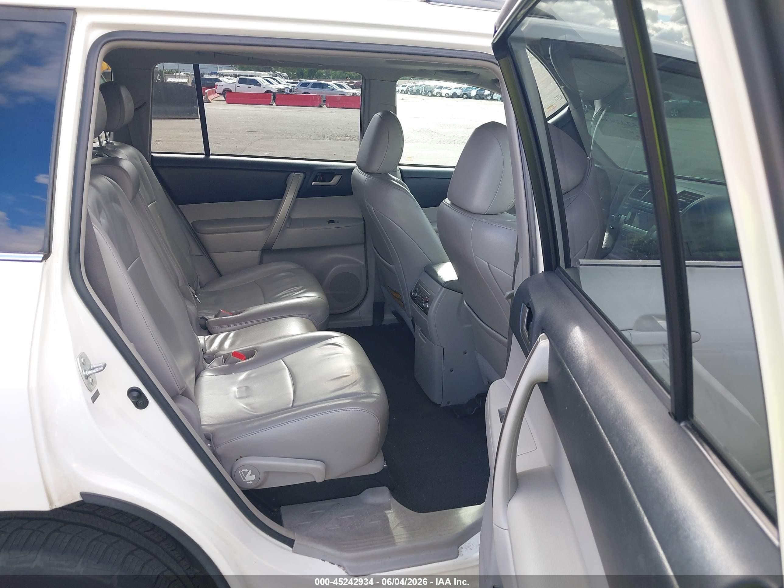 2012 Toyota Highlander Se White vin: 5TDZA3EH9CS021256