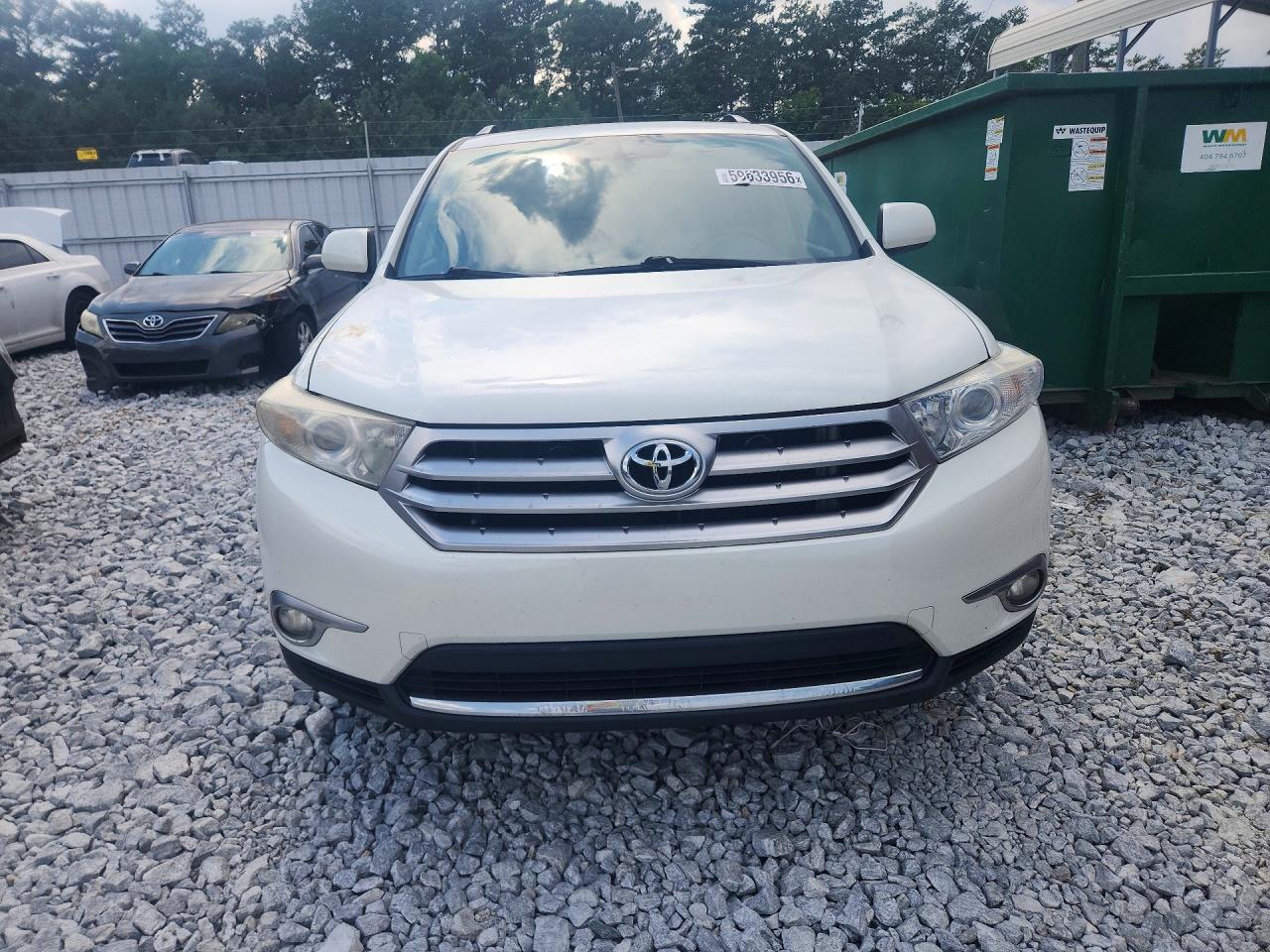 2012 Toyota Highlander Base White vin: 5TDZA3EH9CS030071