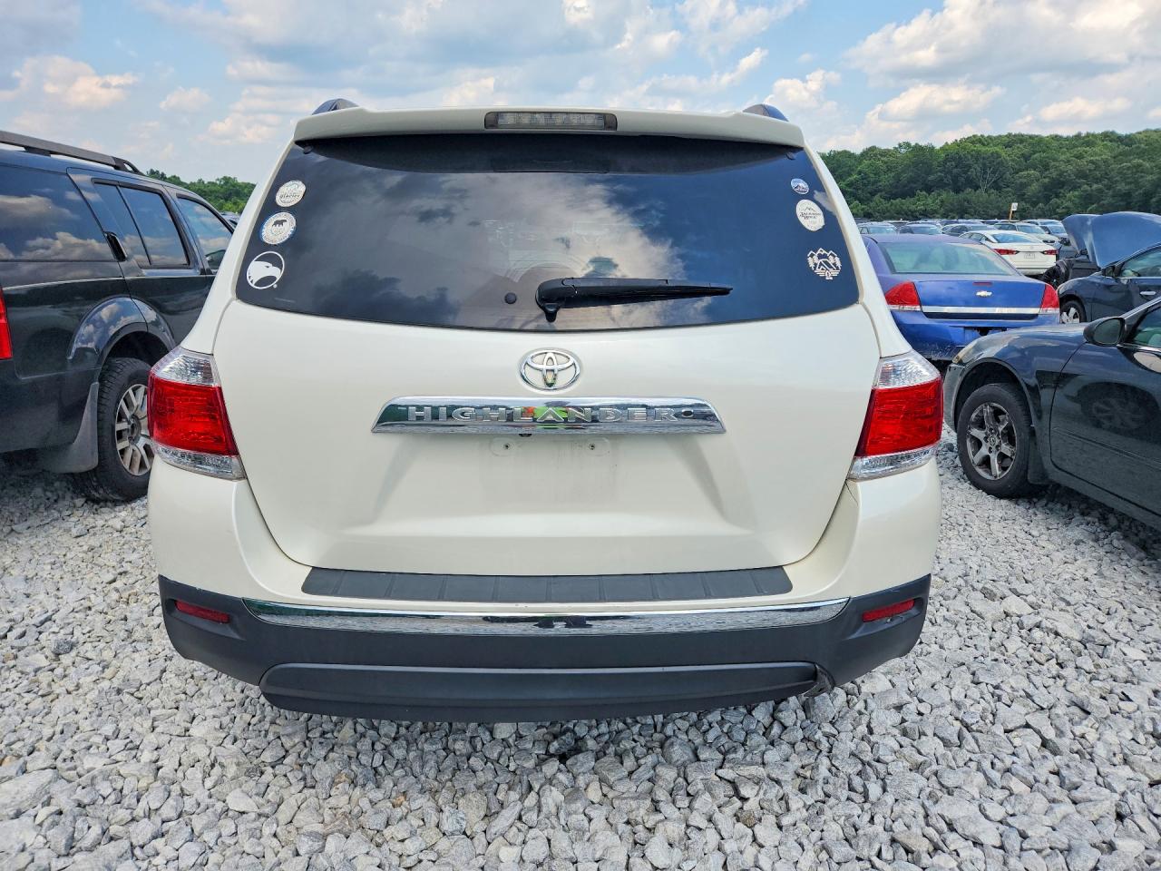2012 Toyota Highlander Base White vin: 5TDZA3EH9CS030071