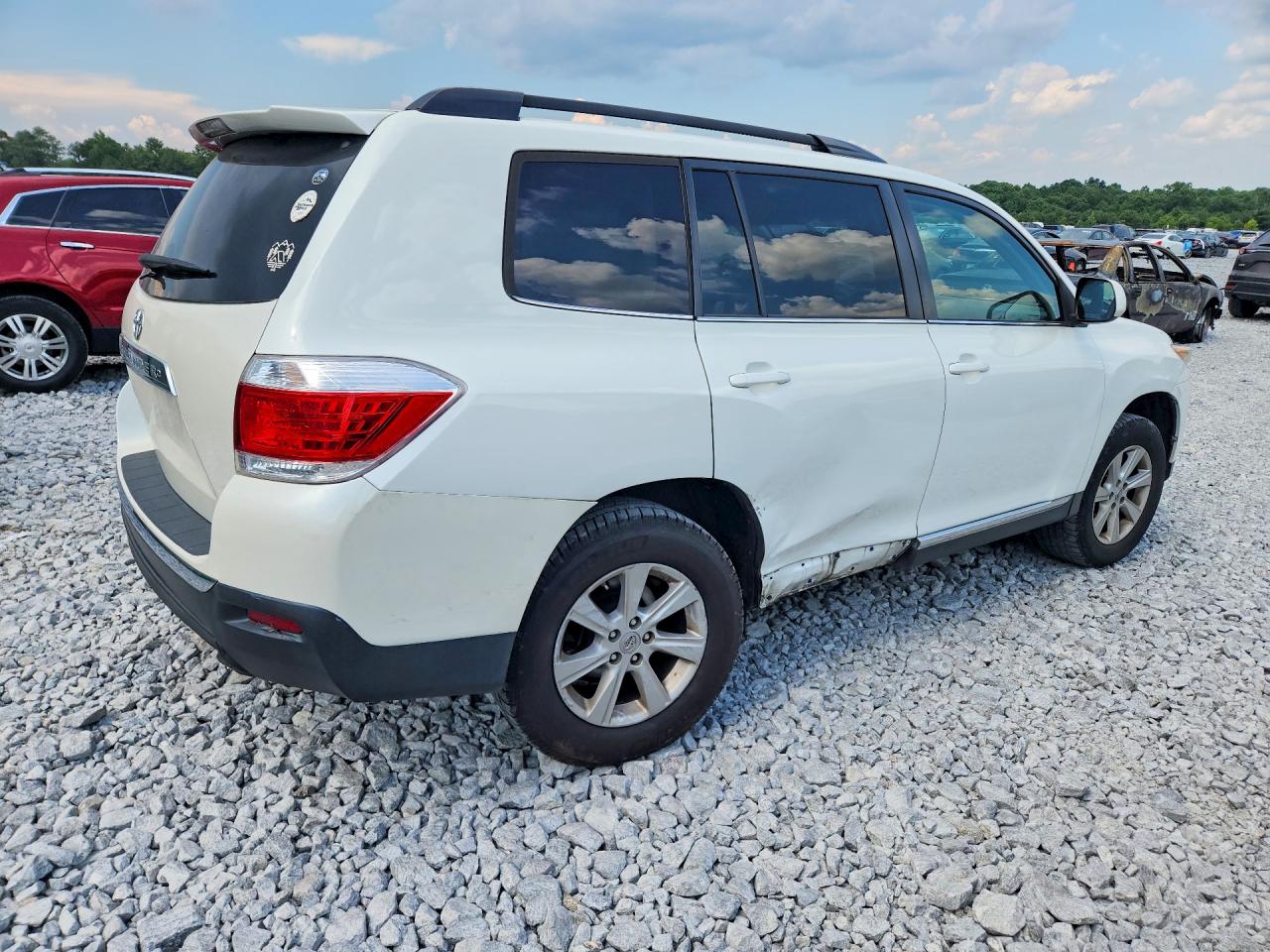 2012 Toyota Highlander Base White vin: 5TDZA3EH9CS030071