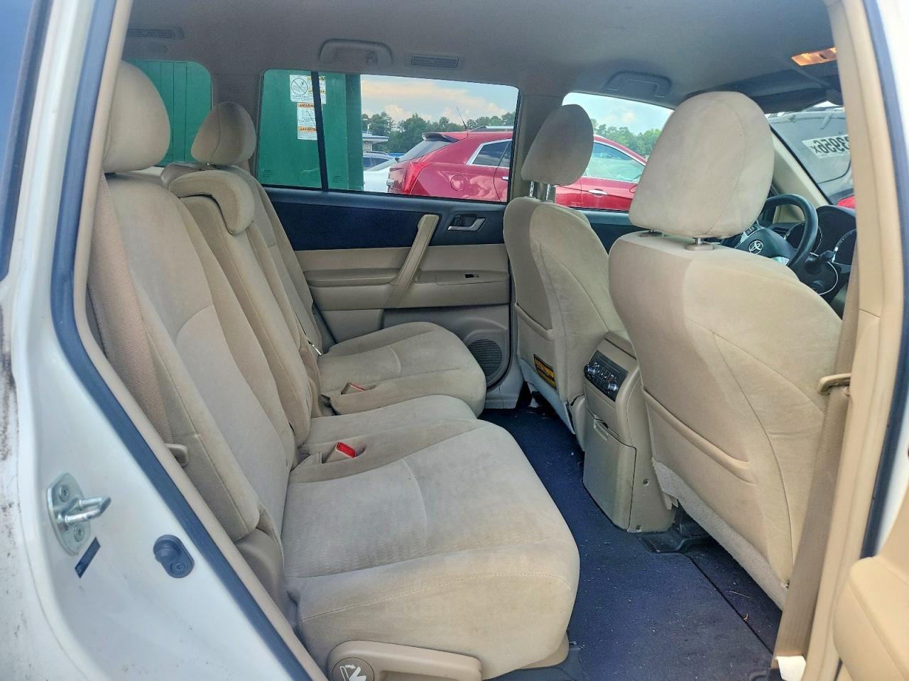 2012 Toyota Highlander Base White vin: 5TDZA3EH9CS030071