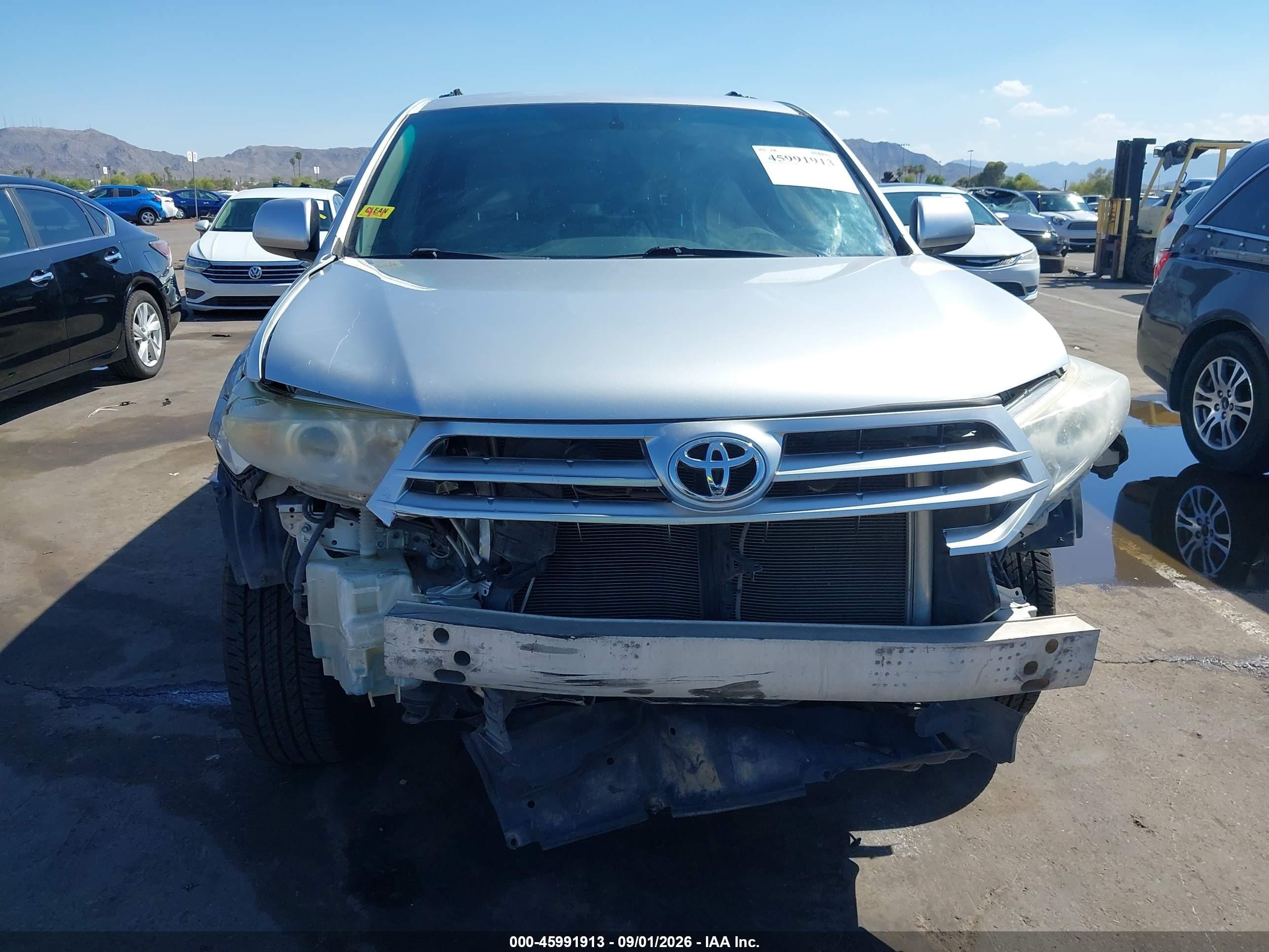 2013 Toyota Highlander   Silver vin: 5TDZA3EH9DS038236