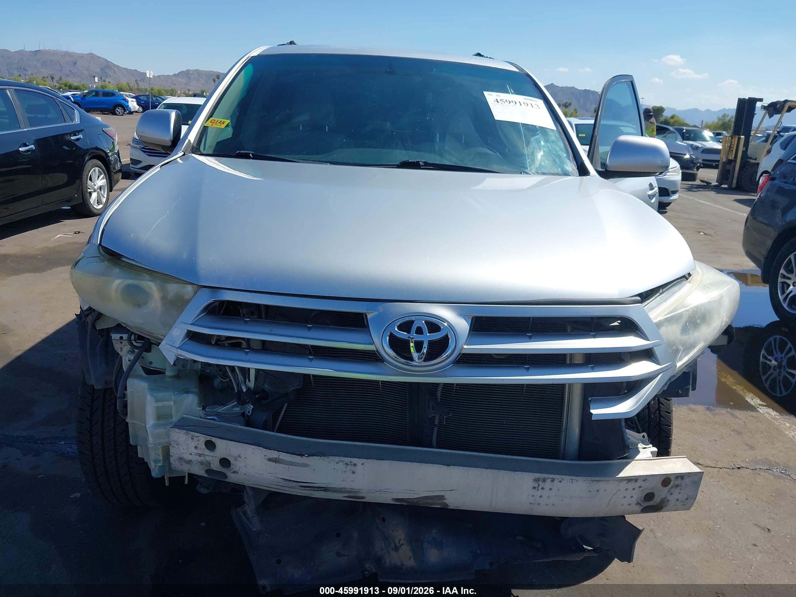 2013 Toyota Highlander   Silver vin: 5TDZA3EH9DS038236