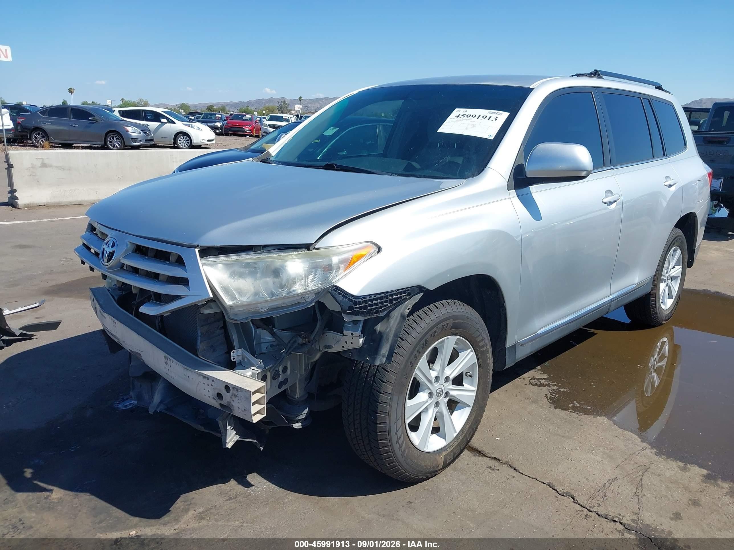 2013 Toyota Highlander   Silver vin: 5TDZA3EH9DS038236