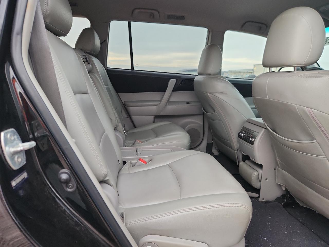 2012 Toyota Highlander Base Черный vin: 5TDZA3EHXCS017605