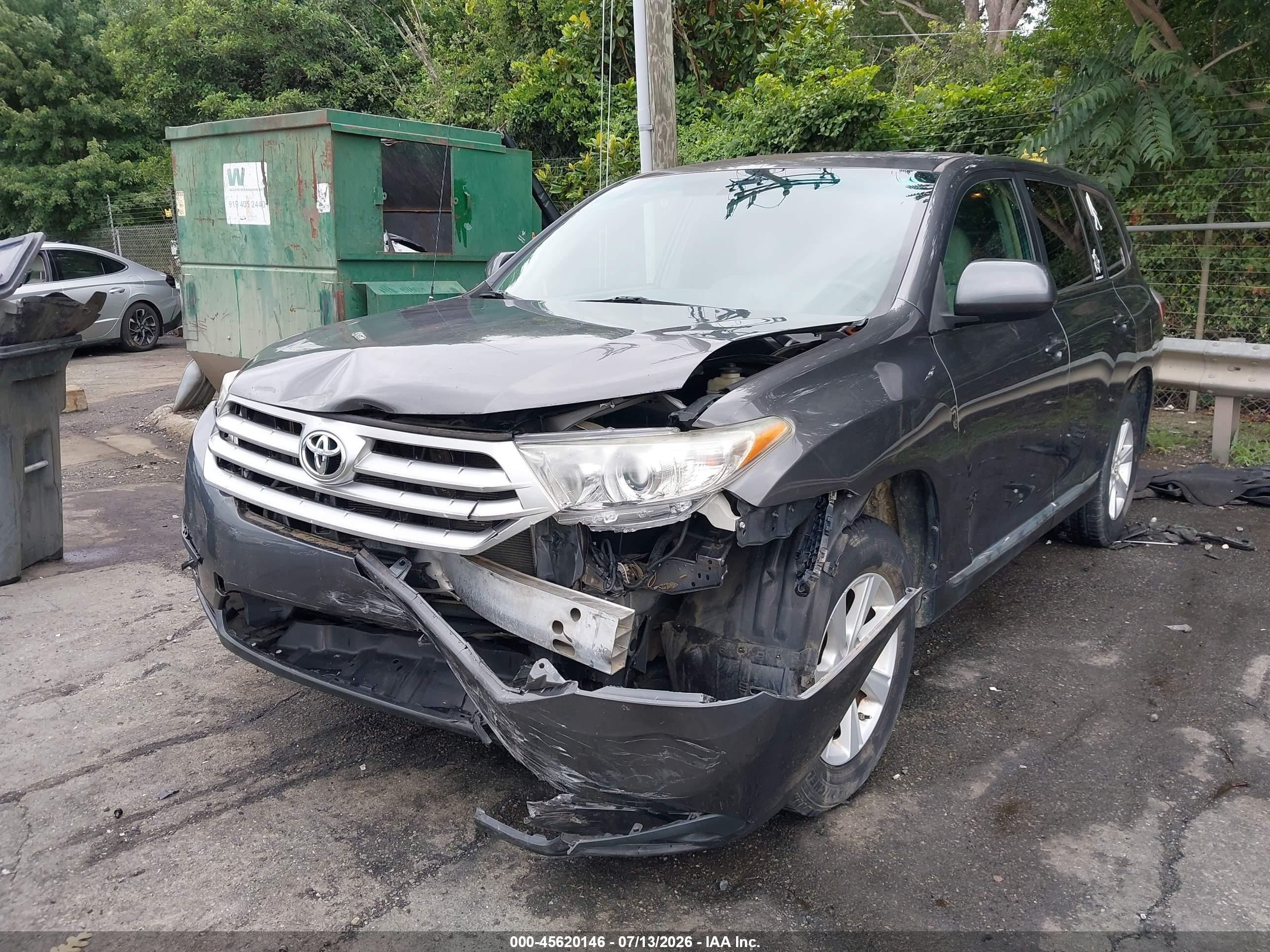 2012 Toyota Highlander   Silver vin: 5TDZA3EHXCS022416