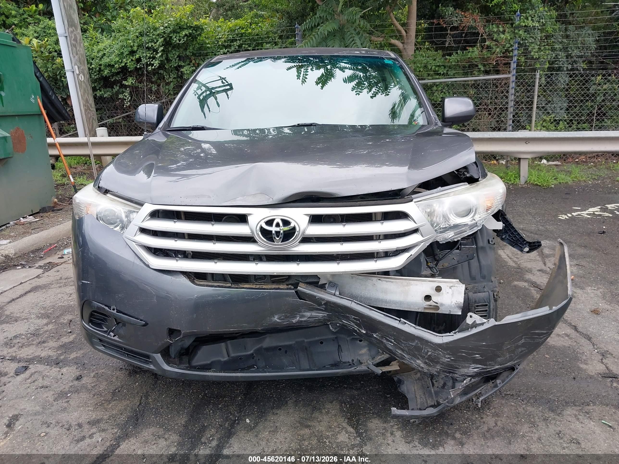 2012 Toyota Highlander   Silver vin: 5TDZA3EHXCS022416