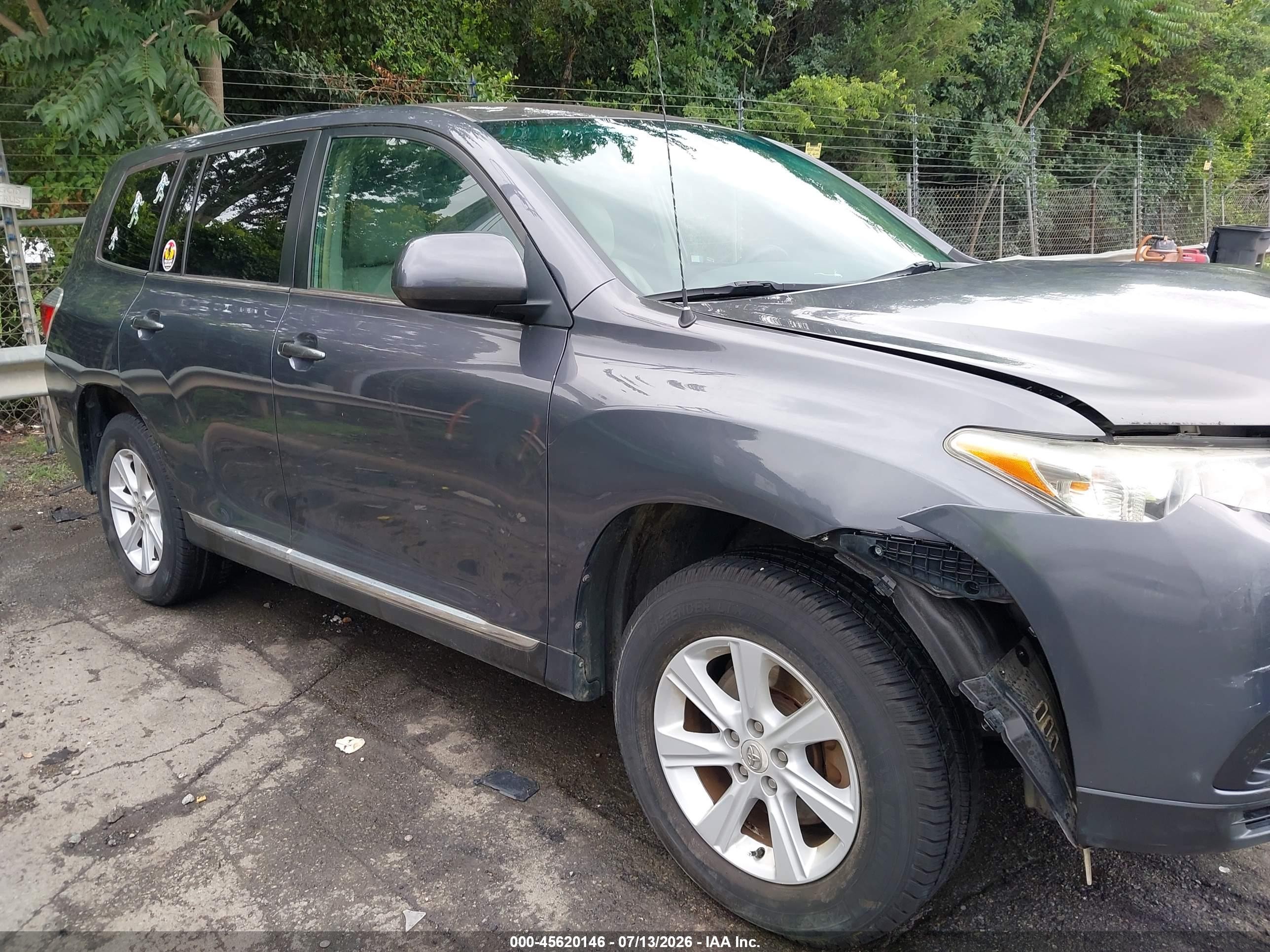2012 Toyota Highlander   Silver vin: 5TDZA3EHXCS022416