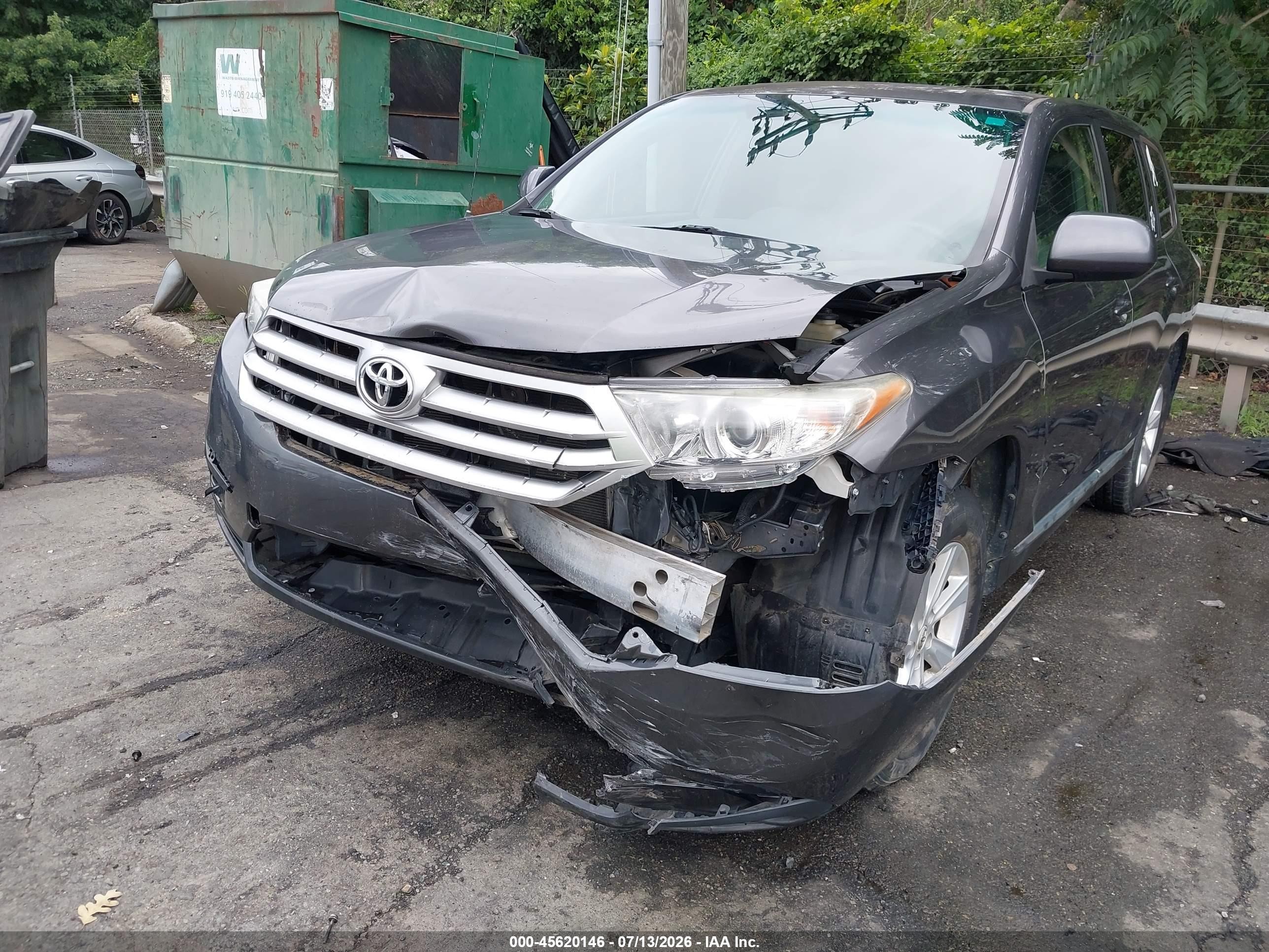 2012 Toyota Highlander   Silver vin: 5TDZA3EHXCS022416