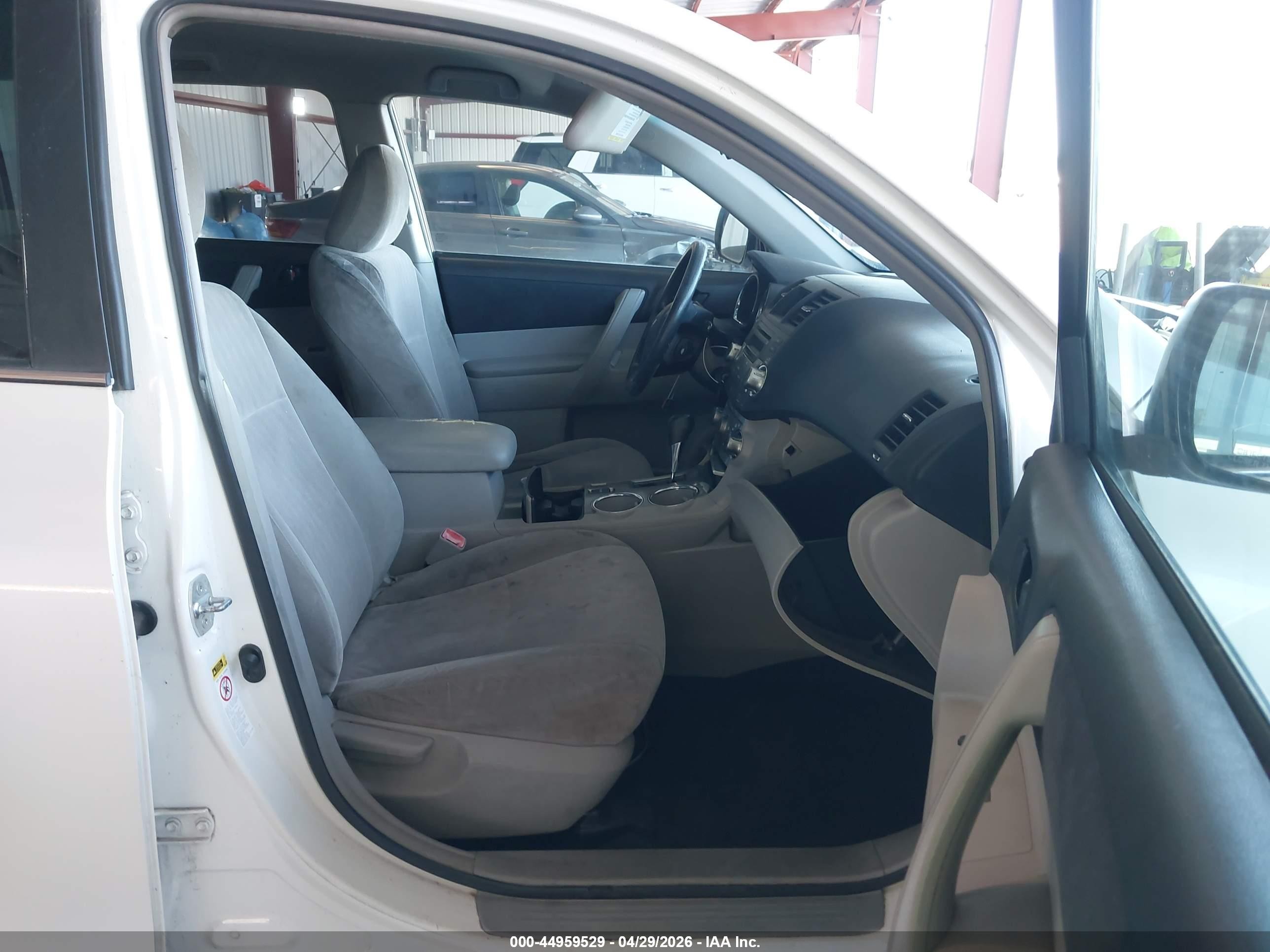 2012 Toyota Highlander   White vin: 5TDZA3EHXCS023176