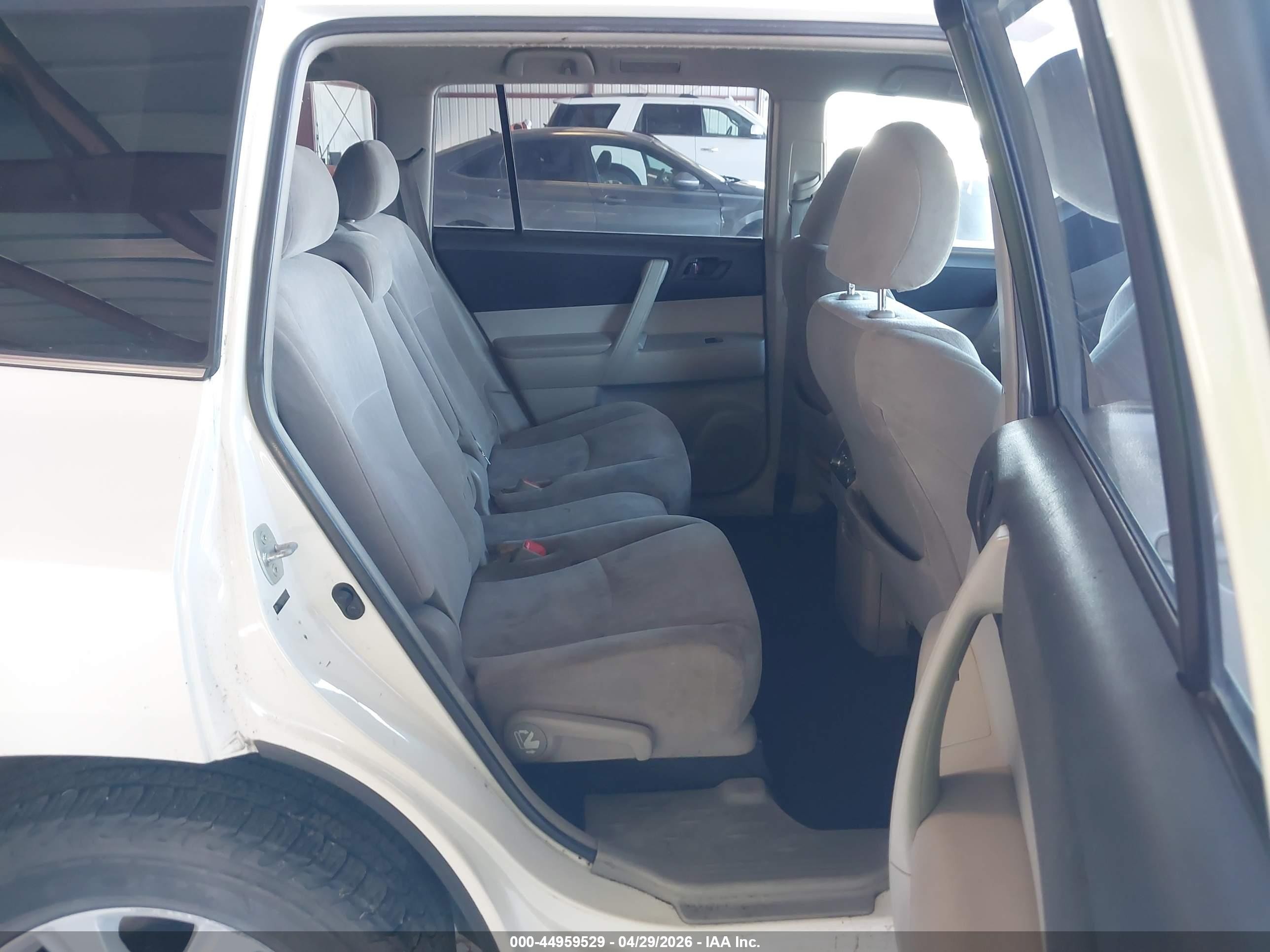 2012 Toyota Highlander   White vin: 5TDZA3EHXCS023176