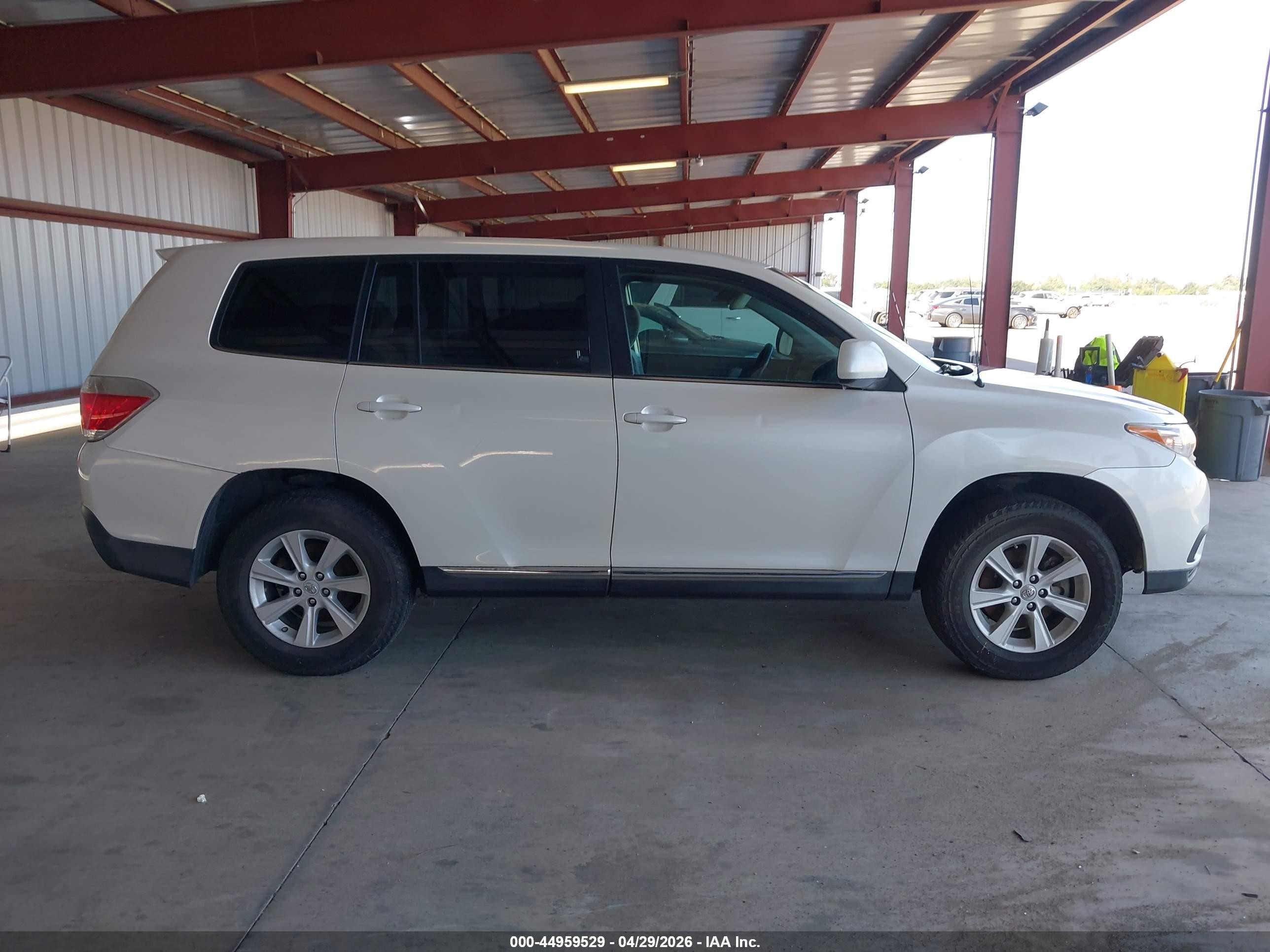 2012 Toyota Highlander   White vin: 5TDZA3EHXCS023176