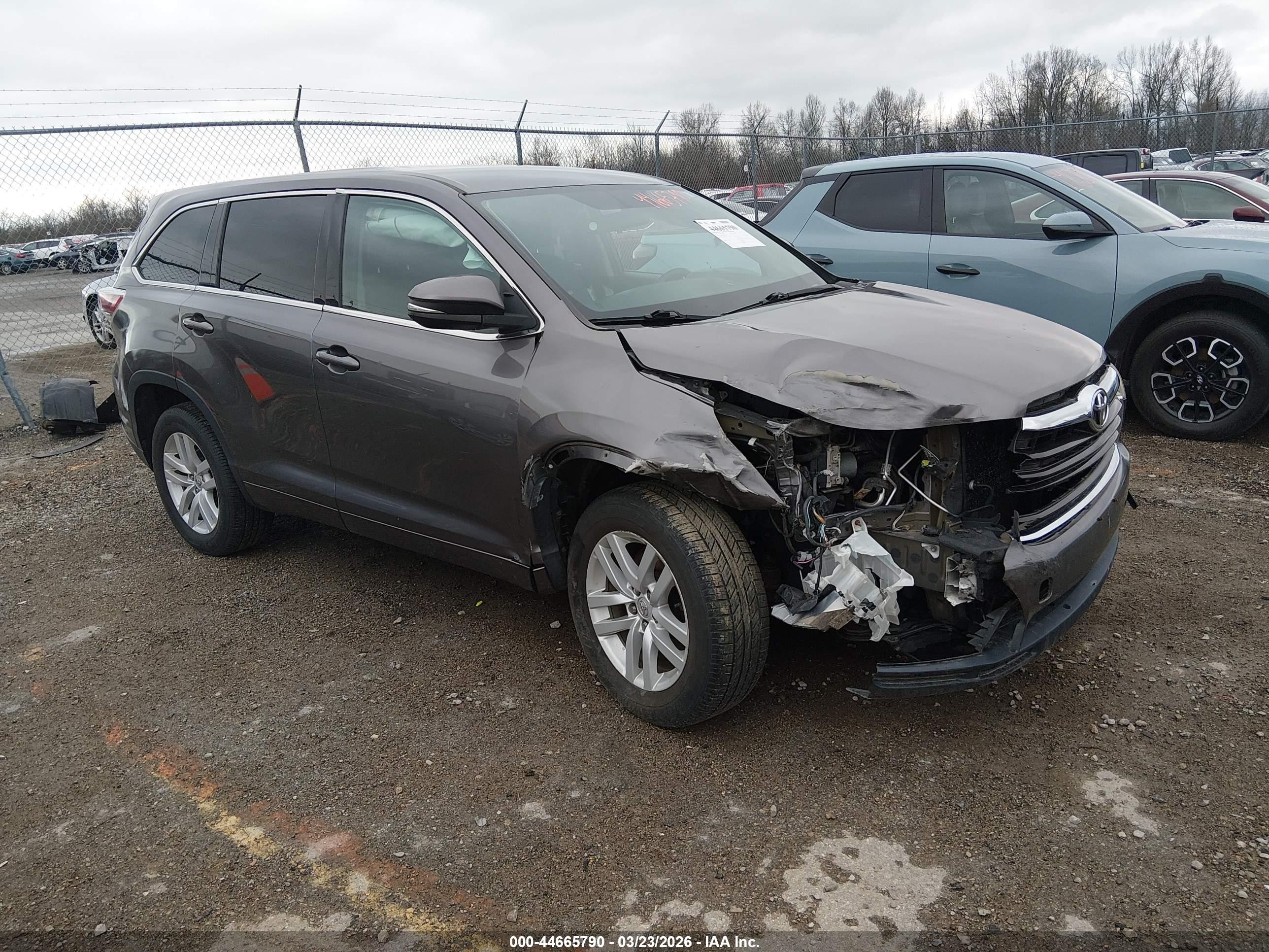2014 Toyota Highlander Le Gray vin: 5TDZARFH0ES008609