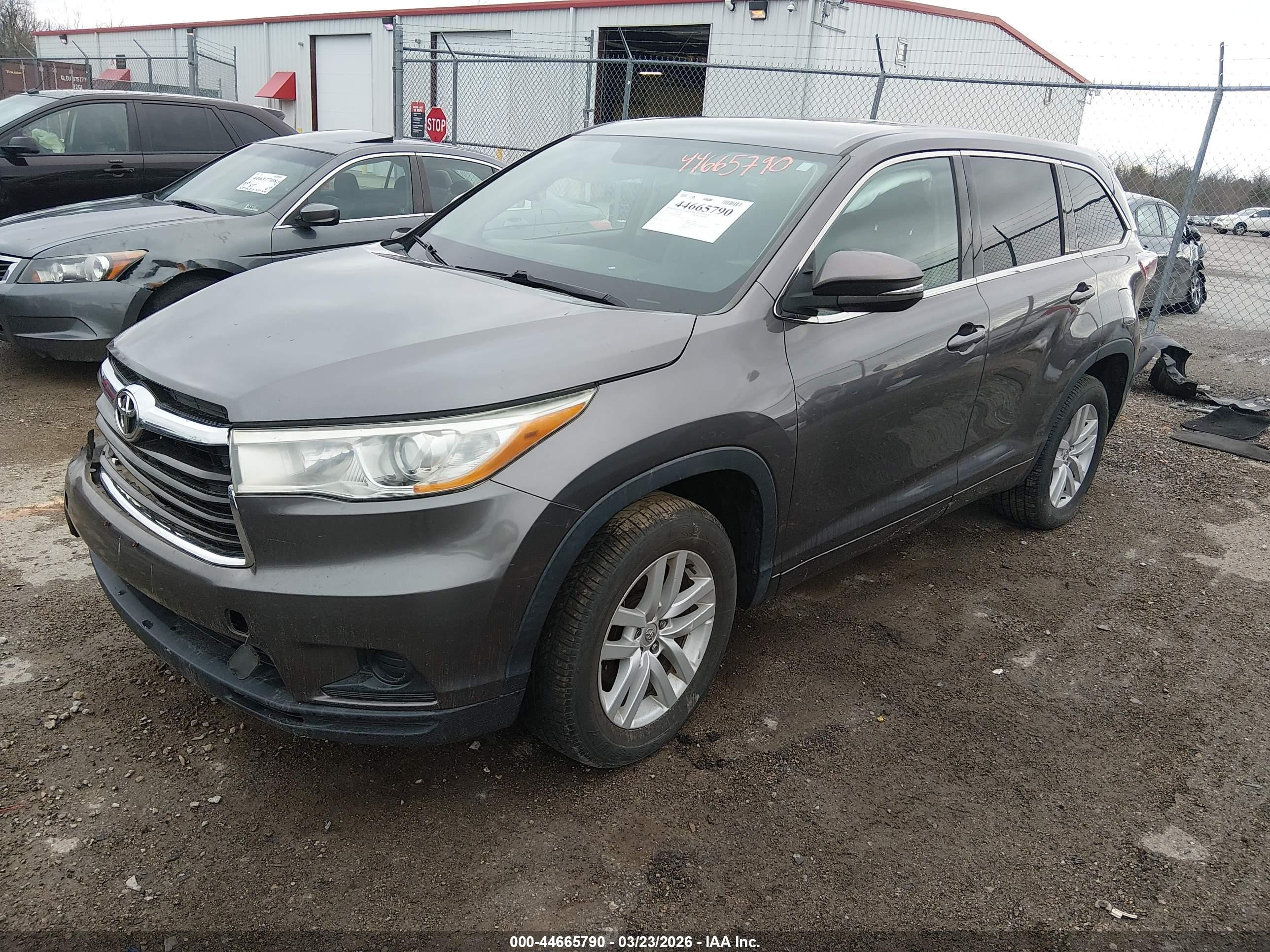 2014 Toyota Highlander Le Gray vin: 5TDZARFH0ES008609