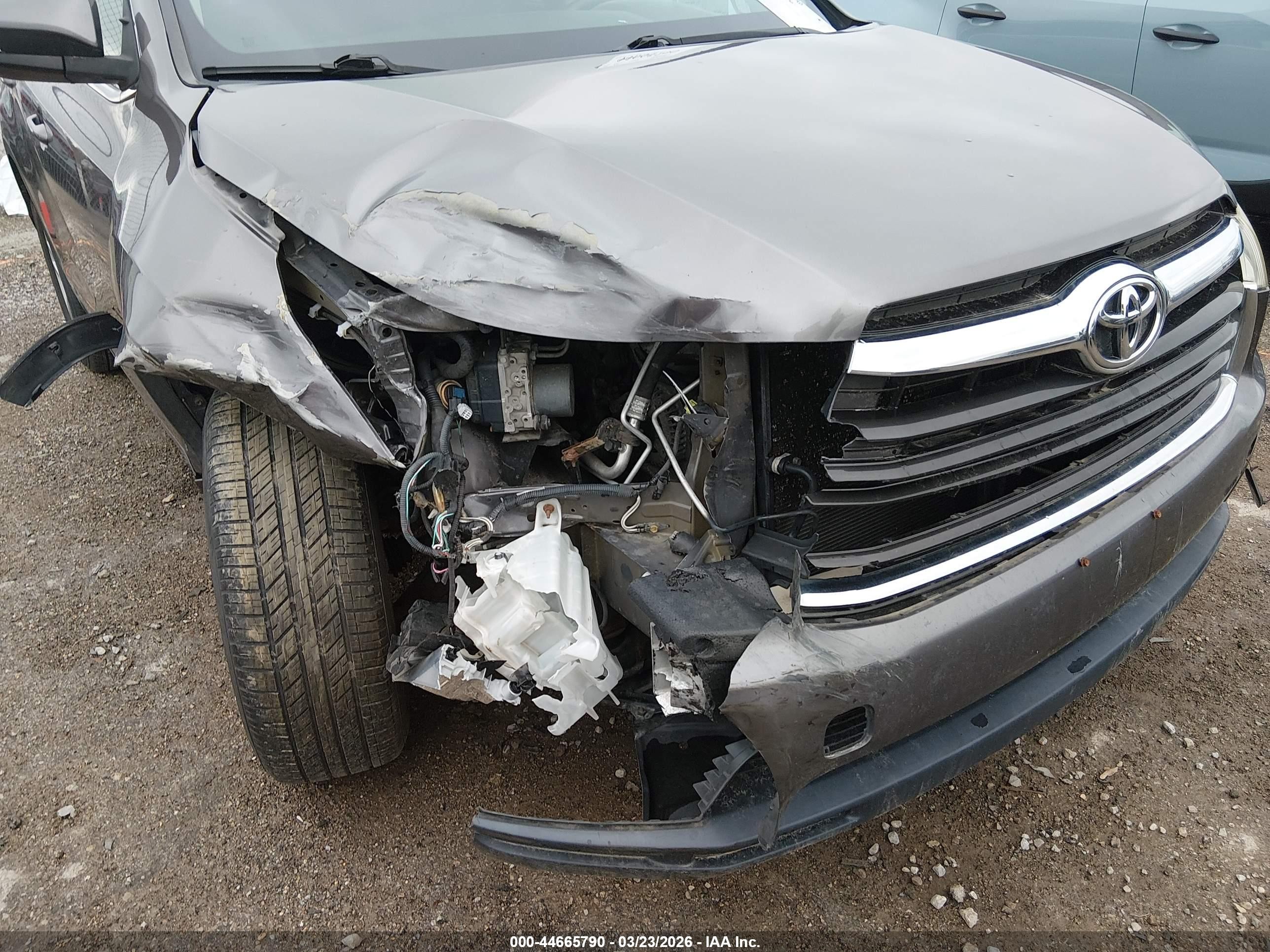 2014 Toyota Highlander Le Gray vin: 5TDZARFH0ES008609