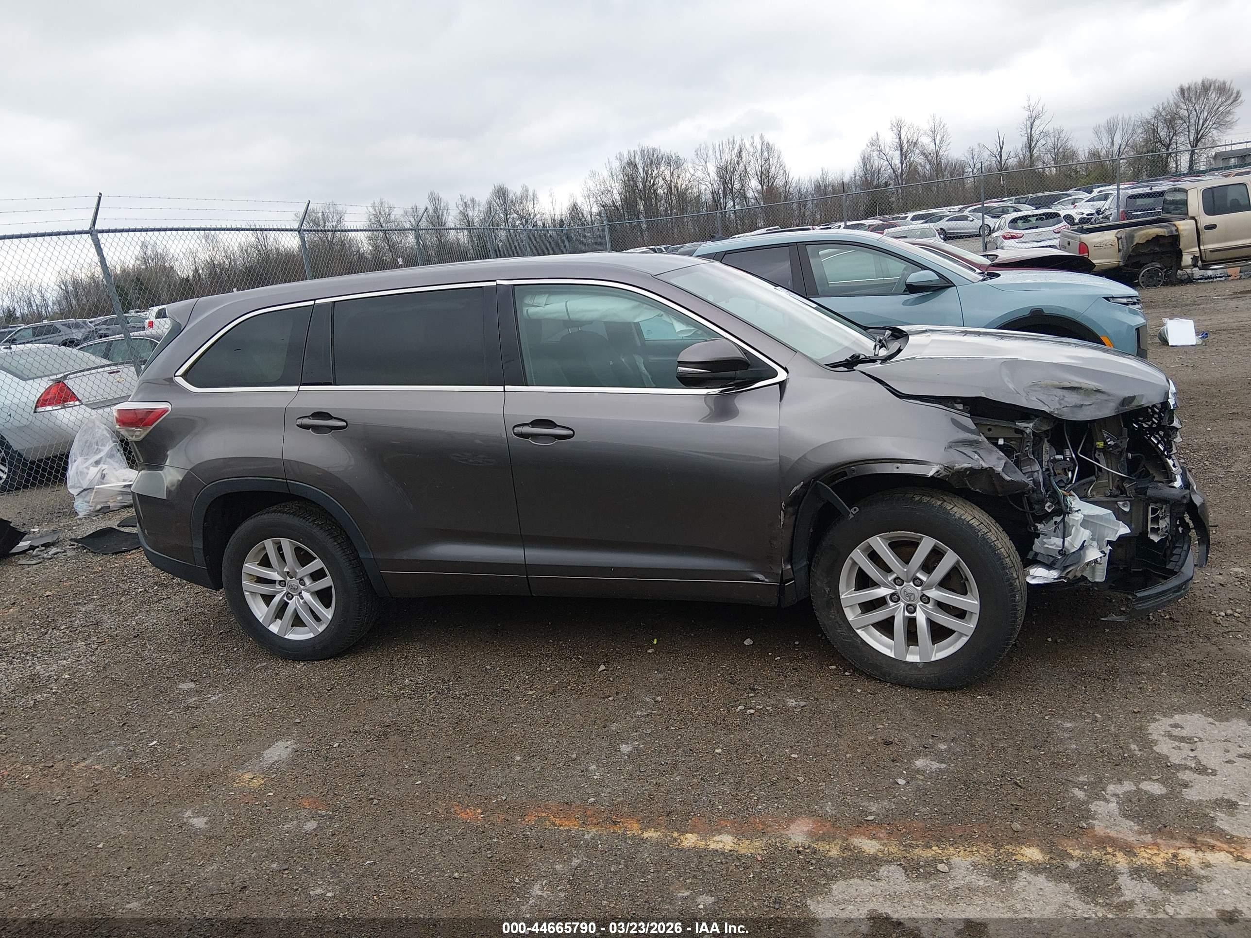 2014 Toyota Highlander Le Gray vin: 5TDZARFH0ES008609