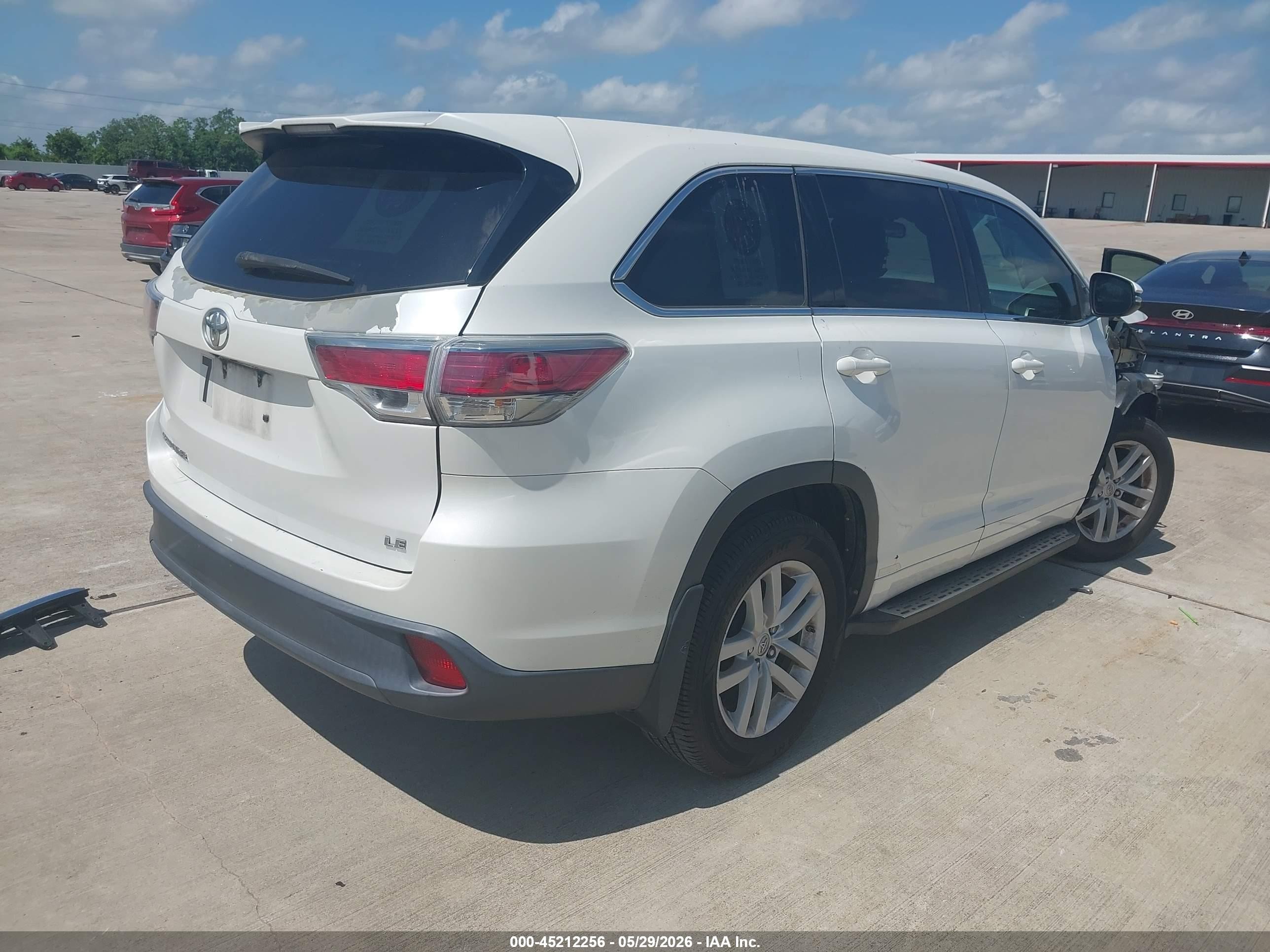 2015 Toyota Highlander Le White vin: 5TDZARFH0FS014394