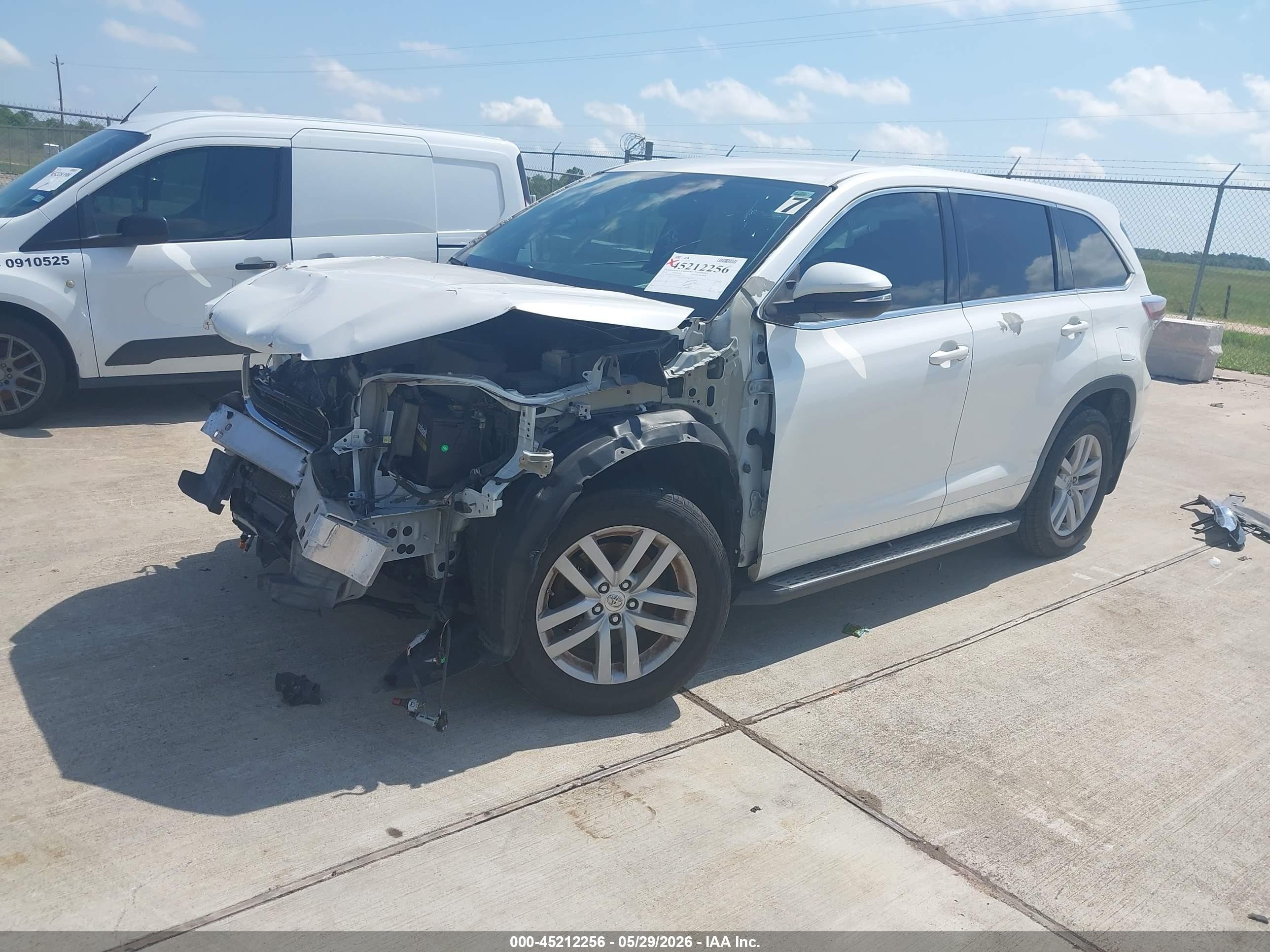 2015 Toyota Highlander Le White vin: 5TDZARFH0FS014394