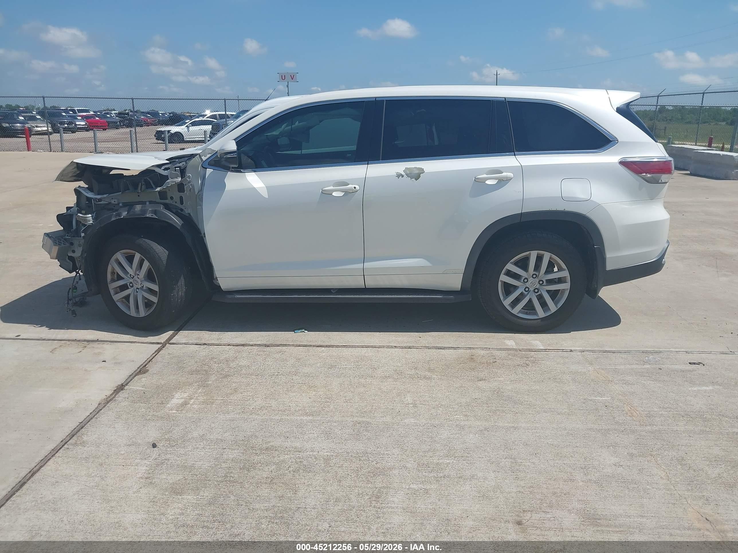 2015 Toyota Highlander Le White vin: 5TDZARFH0FS014394