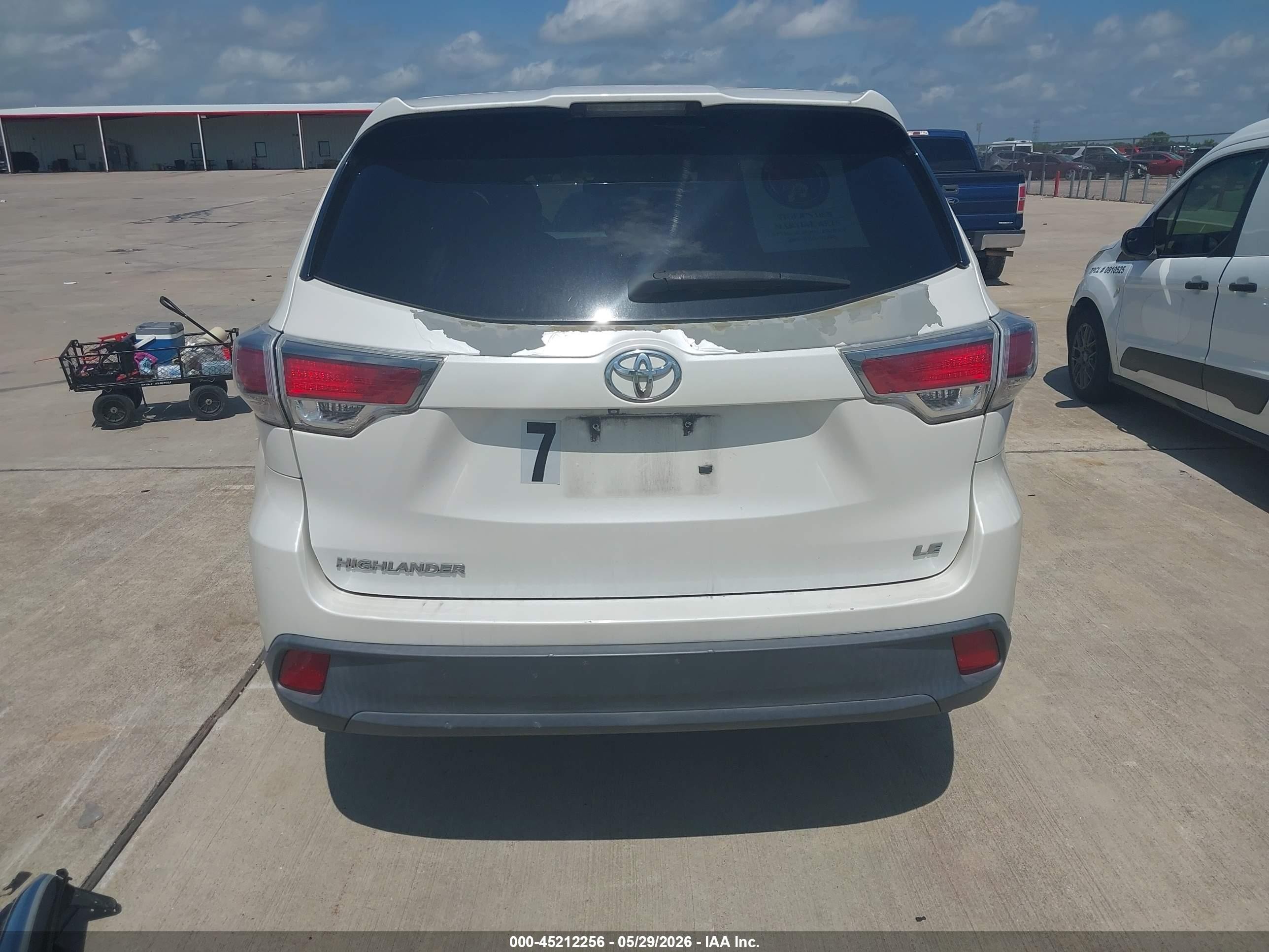 2015 Toyota Highlander Le White vin: 5TDZARFH0FS014394