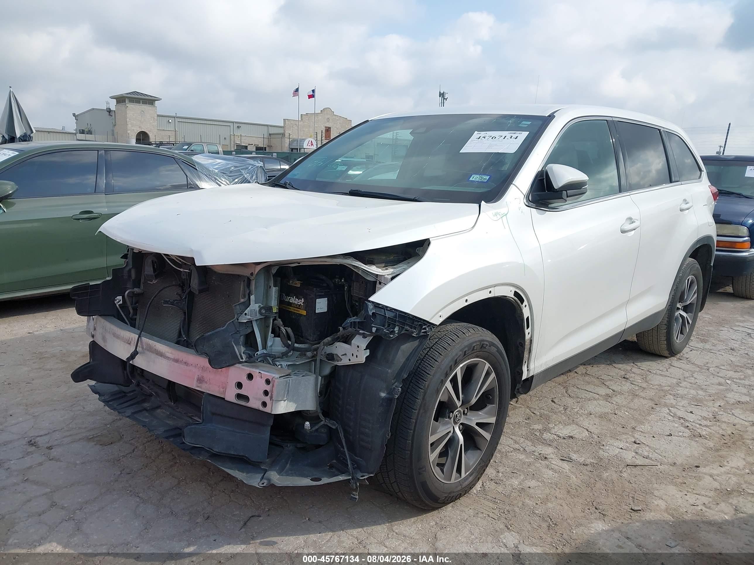 2019 Toyota Highlander Le White vin: 5TDZARFH0KS054792