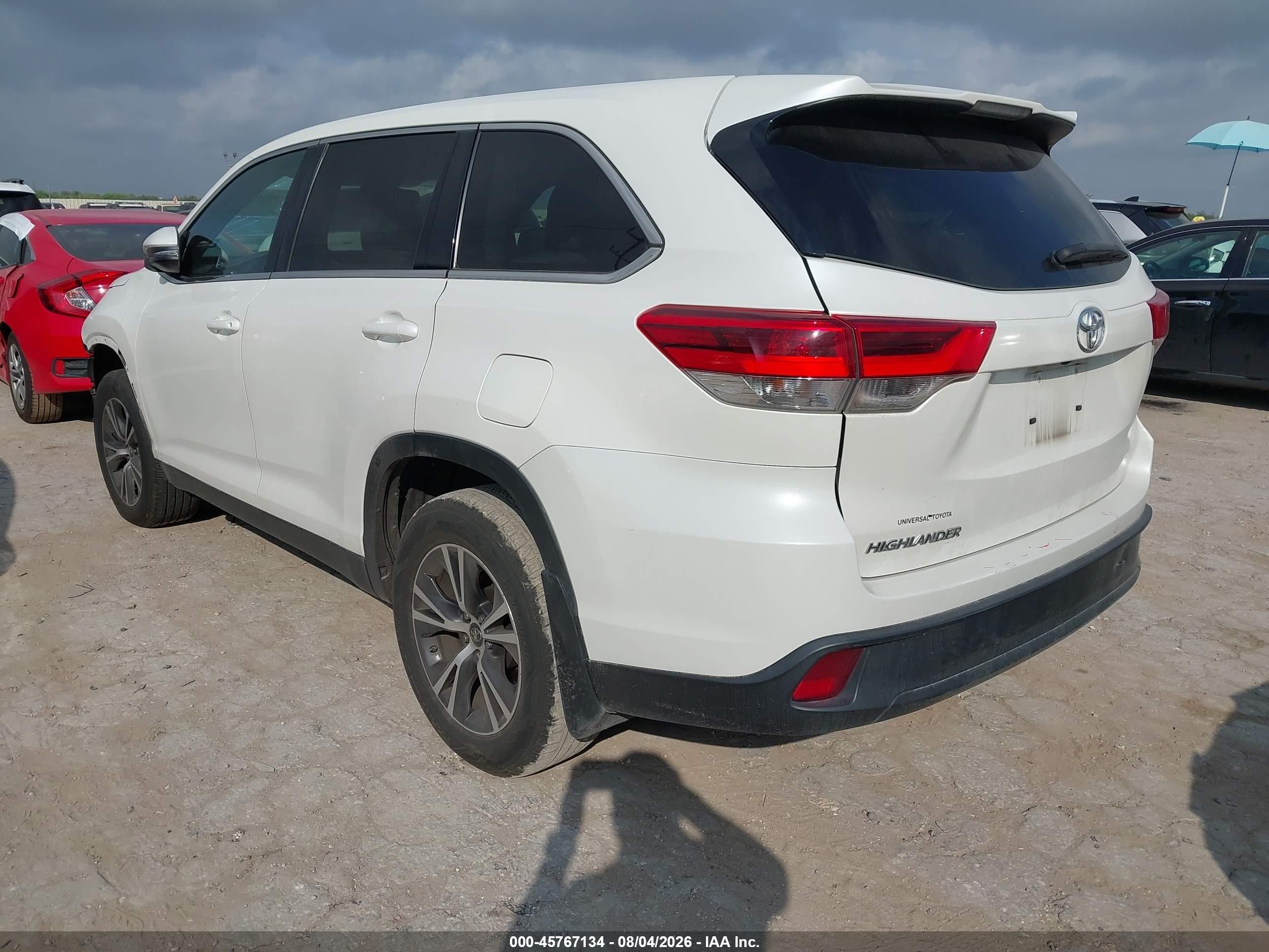 2019 Toyota Highlander Le White vin: 5TDZARFH0KS054792