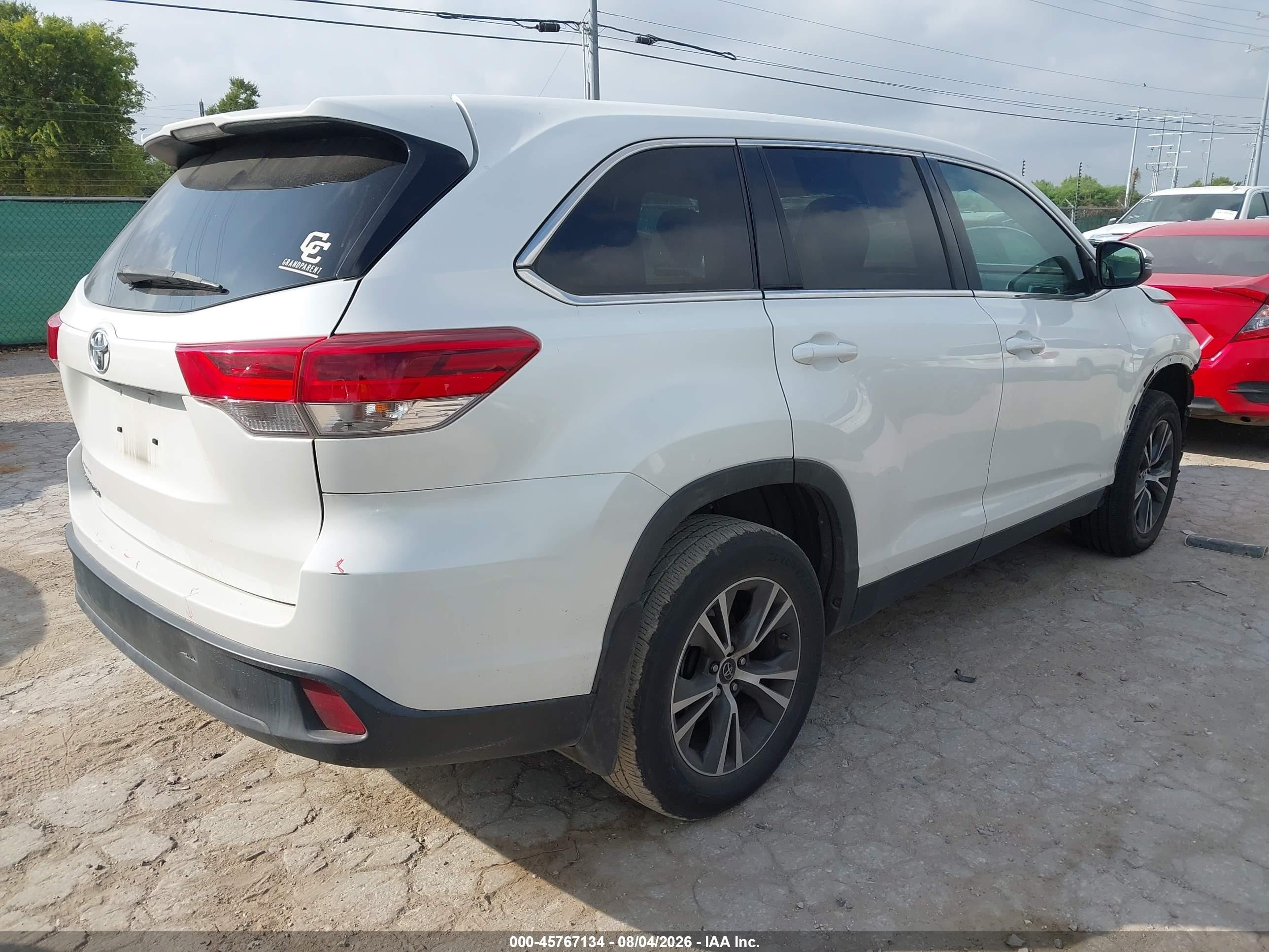 2019 Toyota Highlander Le White vin: 5TDZARFH0KS054792