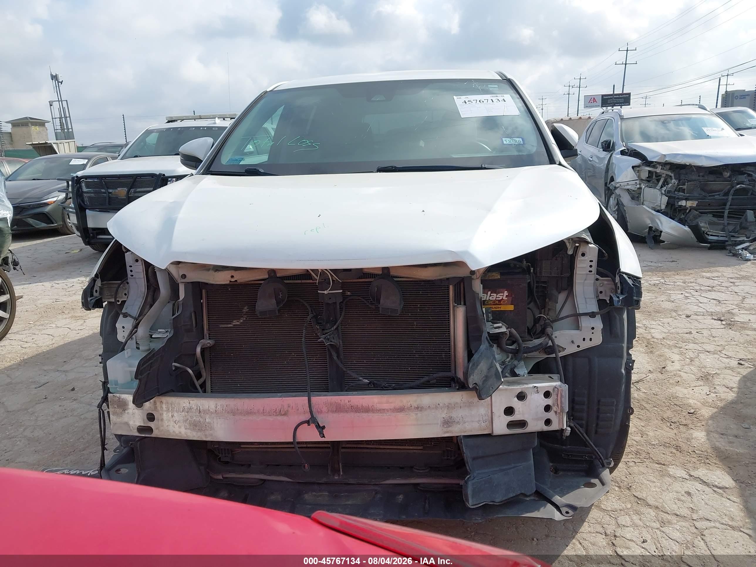 2019 Toyota Highlander Le White vin: 5TDZARFH0KS054792