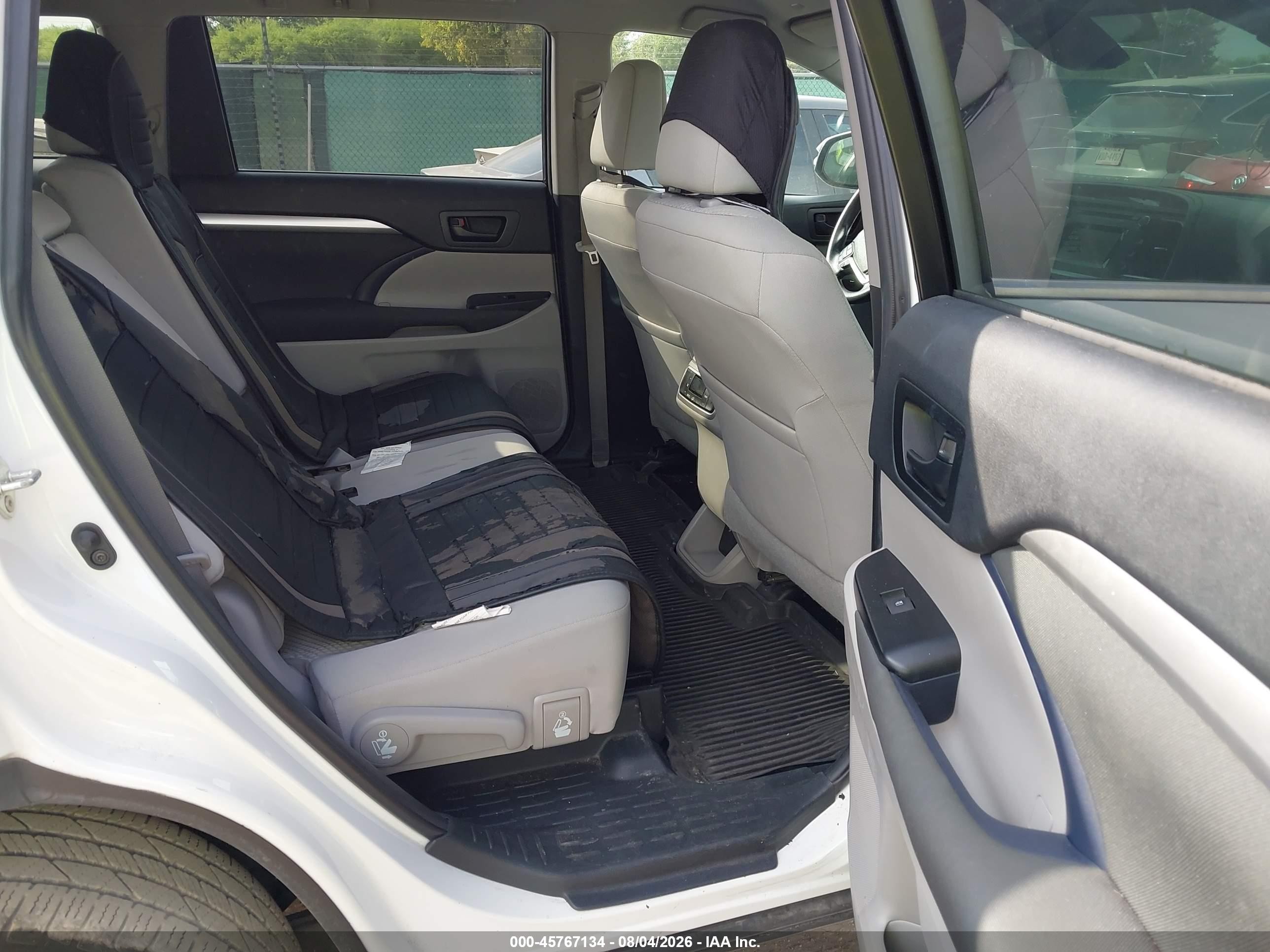 2019 Toyota Highlander Le White vin: 5TDZARFH0KS054792