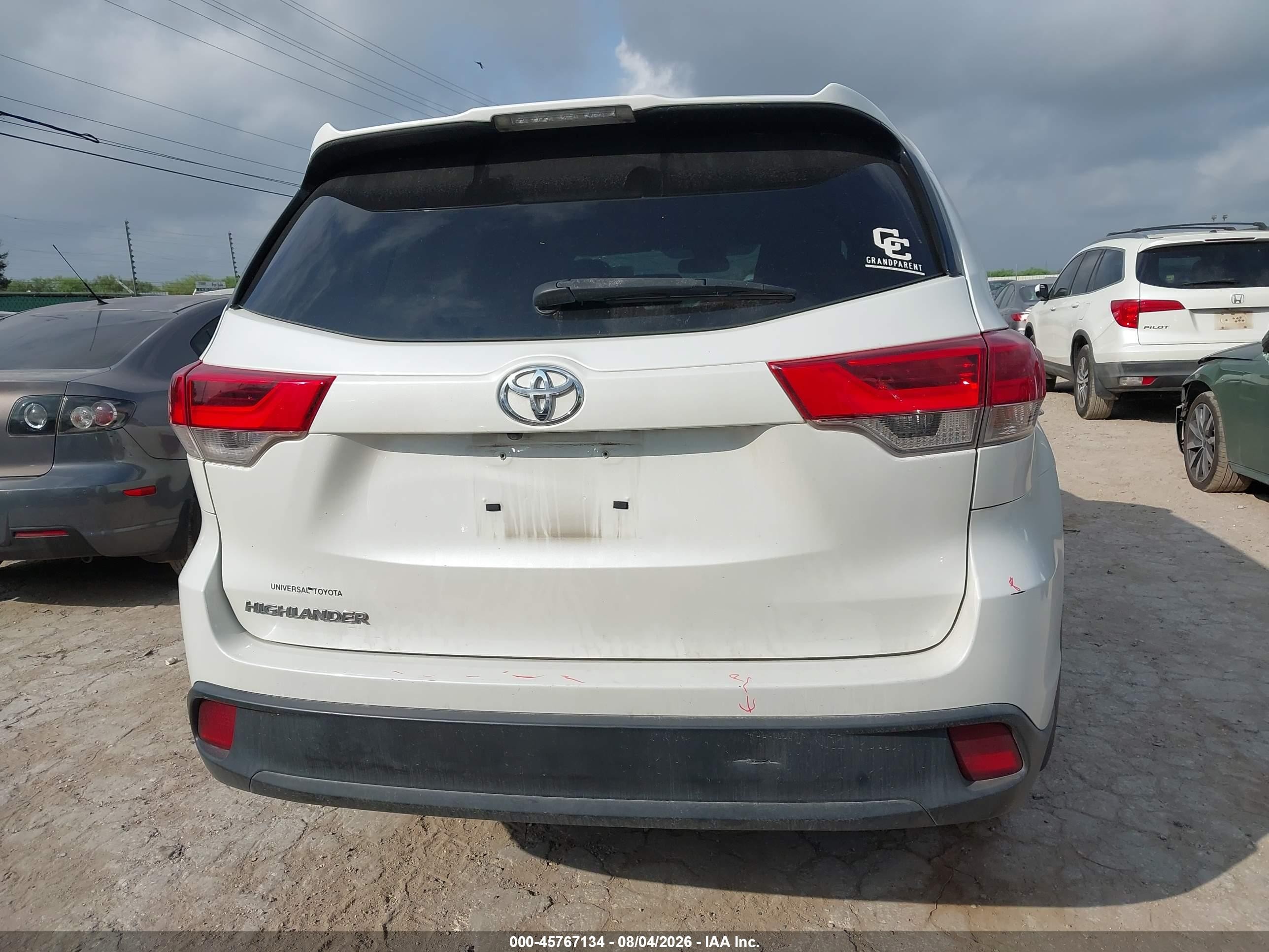 2019 Toyota Highlander Le White vin: 5TDZARFH0KS054792