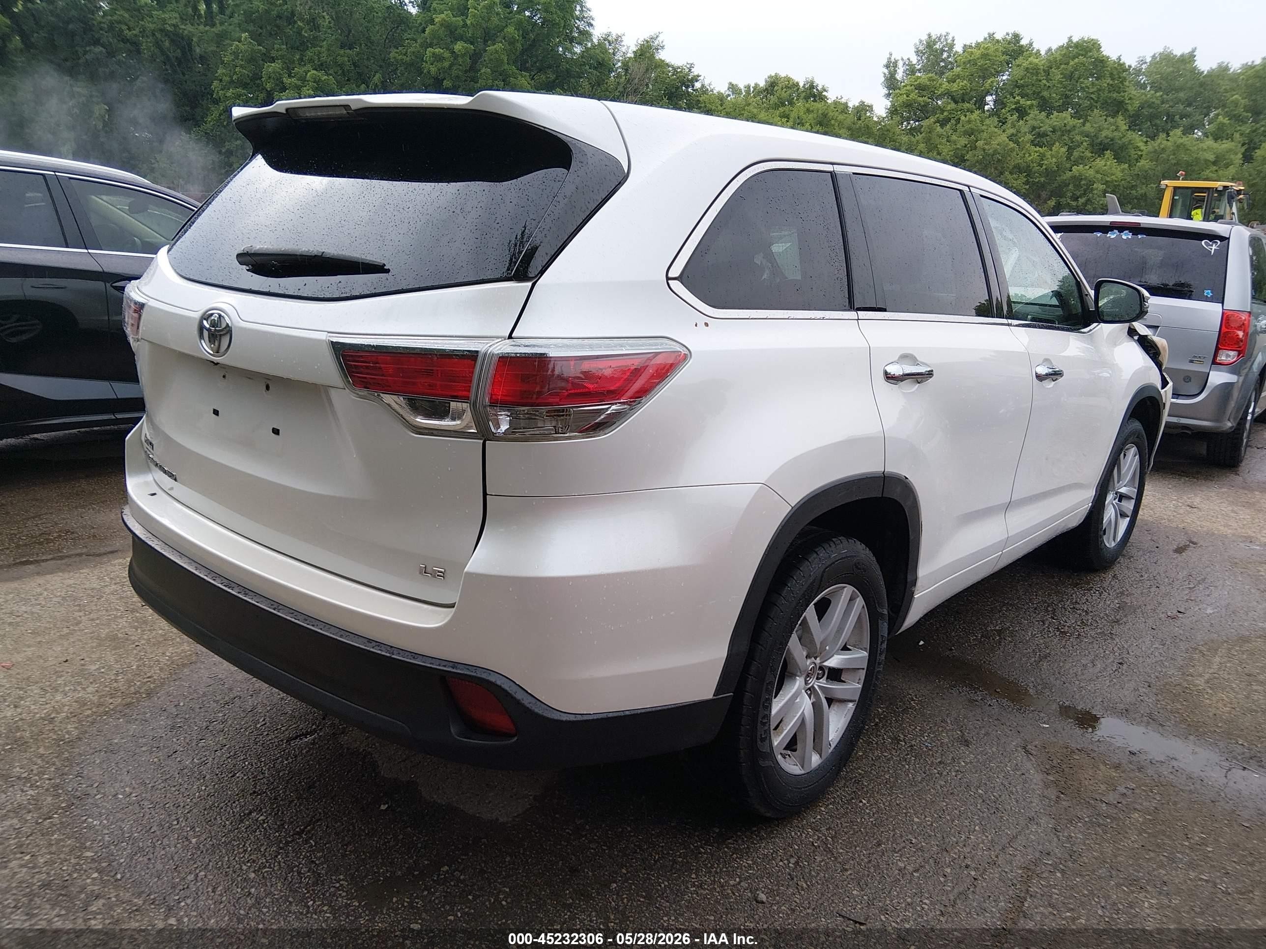 2015 Toyota Highlander Le White vin: 5TDZARFH1FS013478