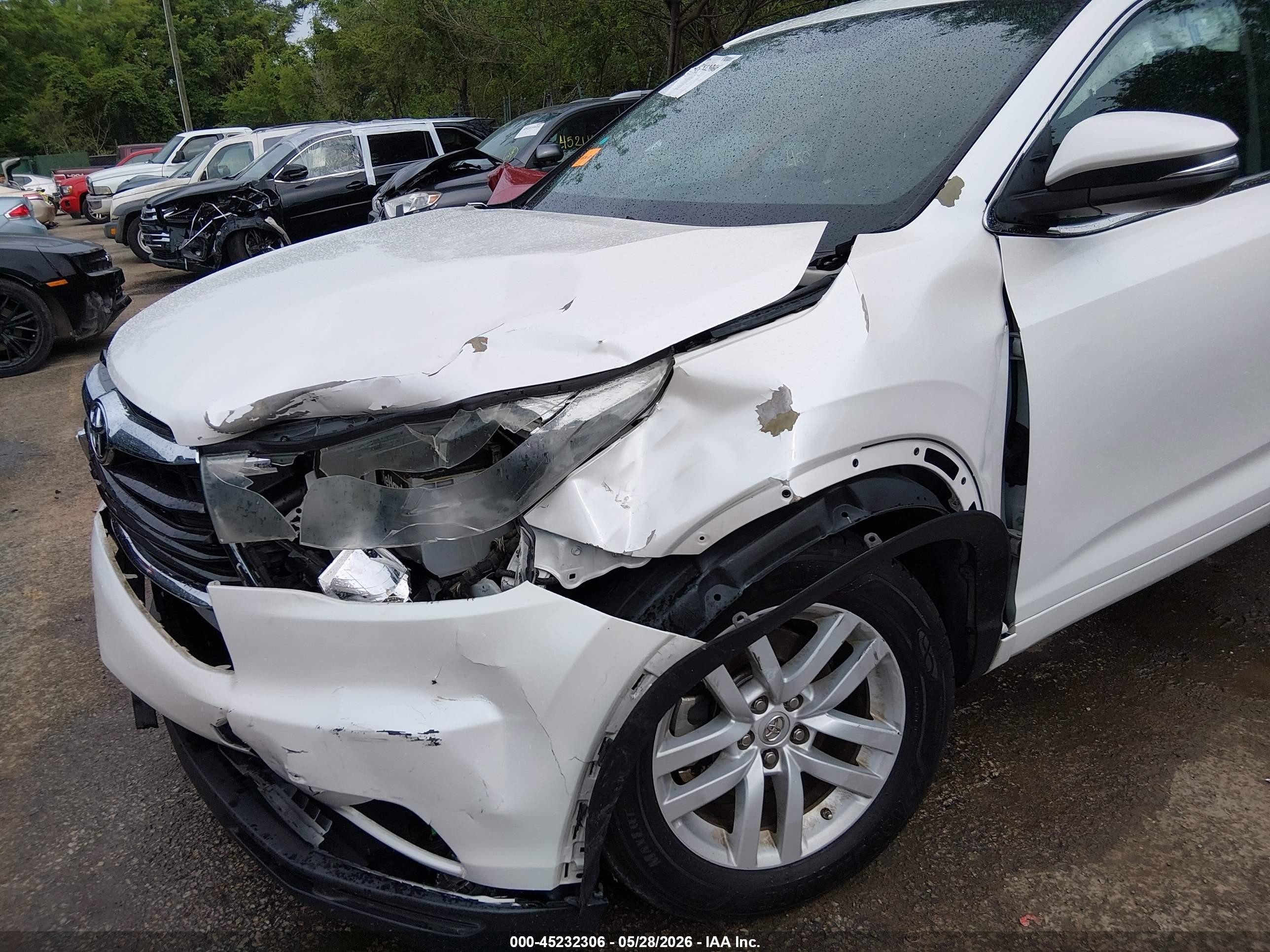 2015 Toyota Highlander Le White vin: 5TDZARFH1FS013478