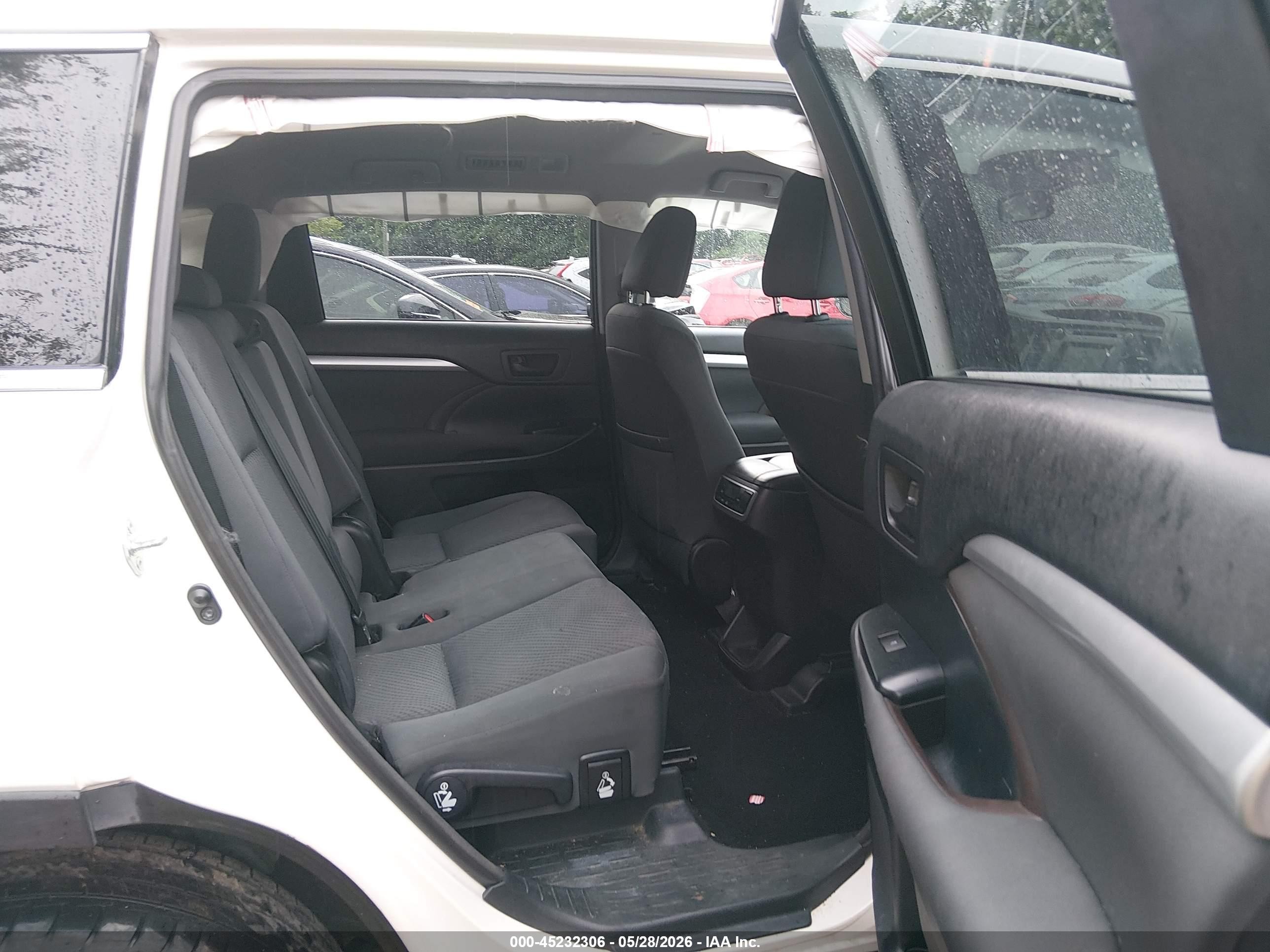 2015 Toyota Highlander Le White vin: 5TDZARFH1FS013478
