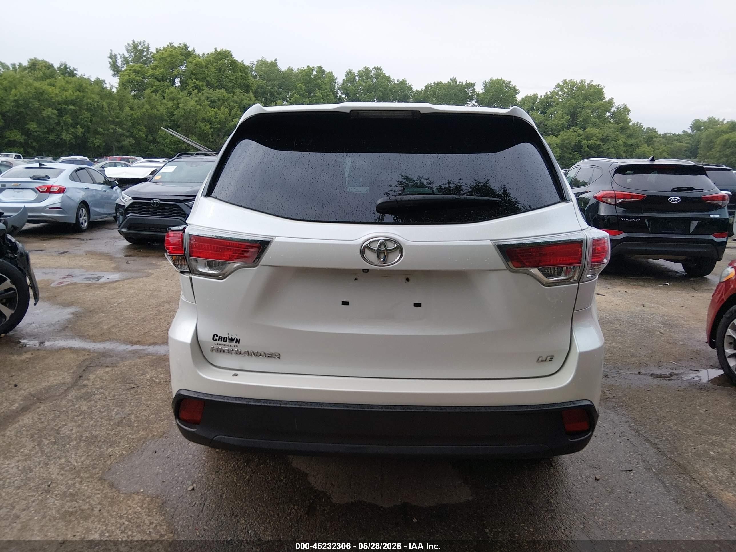 2015 Toyota Highlander Le White vin: 5TDZARFH1FS013478